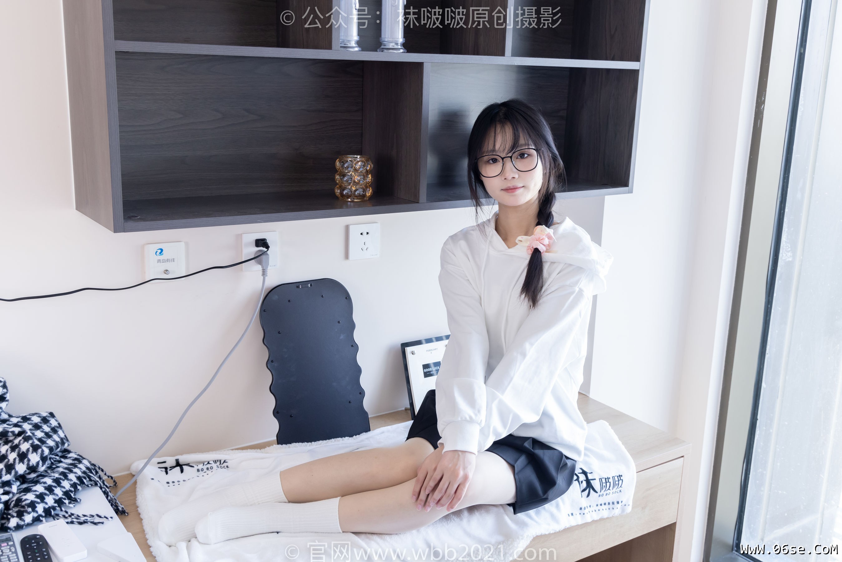 图片[133]-BoBoSocks袜啵啵 No.368 甜甜圈 -运动鞋、白棉袜、油亮肉丝[160P]-六色网