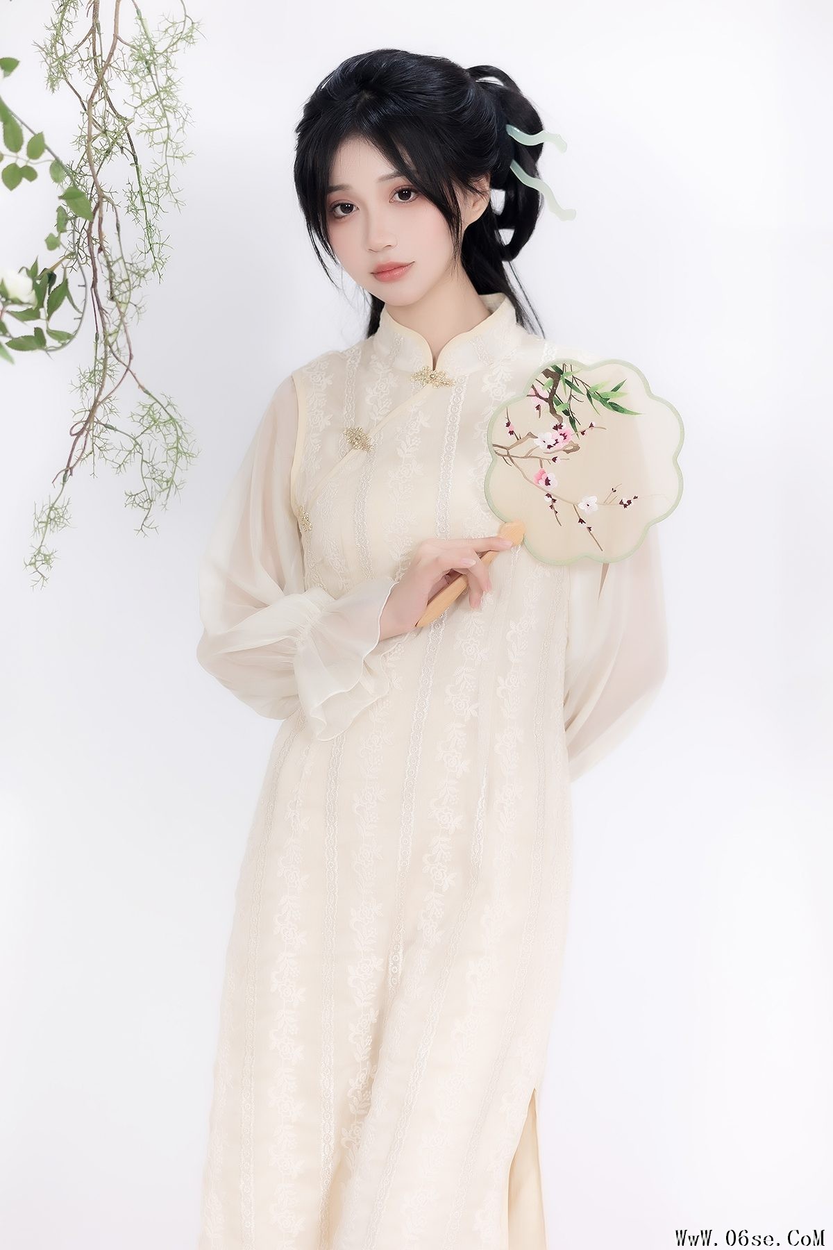 YiTuYu艺图语 Vol.3929 Qi Luo Sheng De Xiao Su Su[28P]-六色网