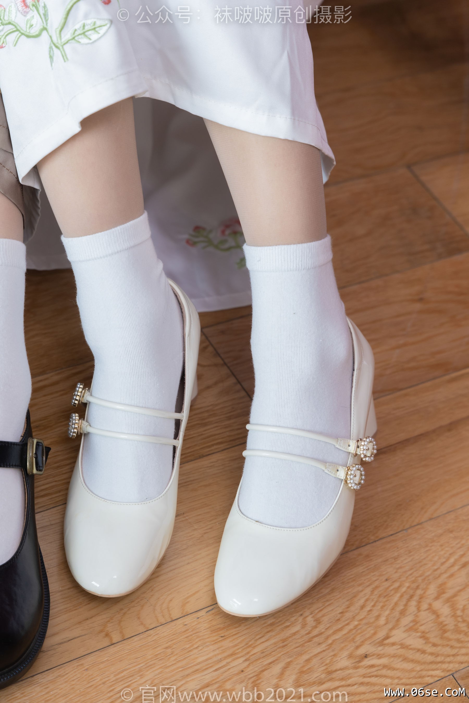 图片[137]-BoBoSocks袜啵啵 No.400 奶油&甜甜圈 -两双高跟鞋、白棉袜、肉丝[158P]-六色网