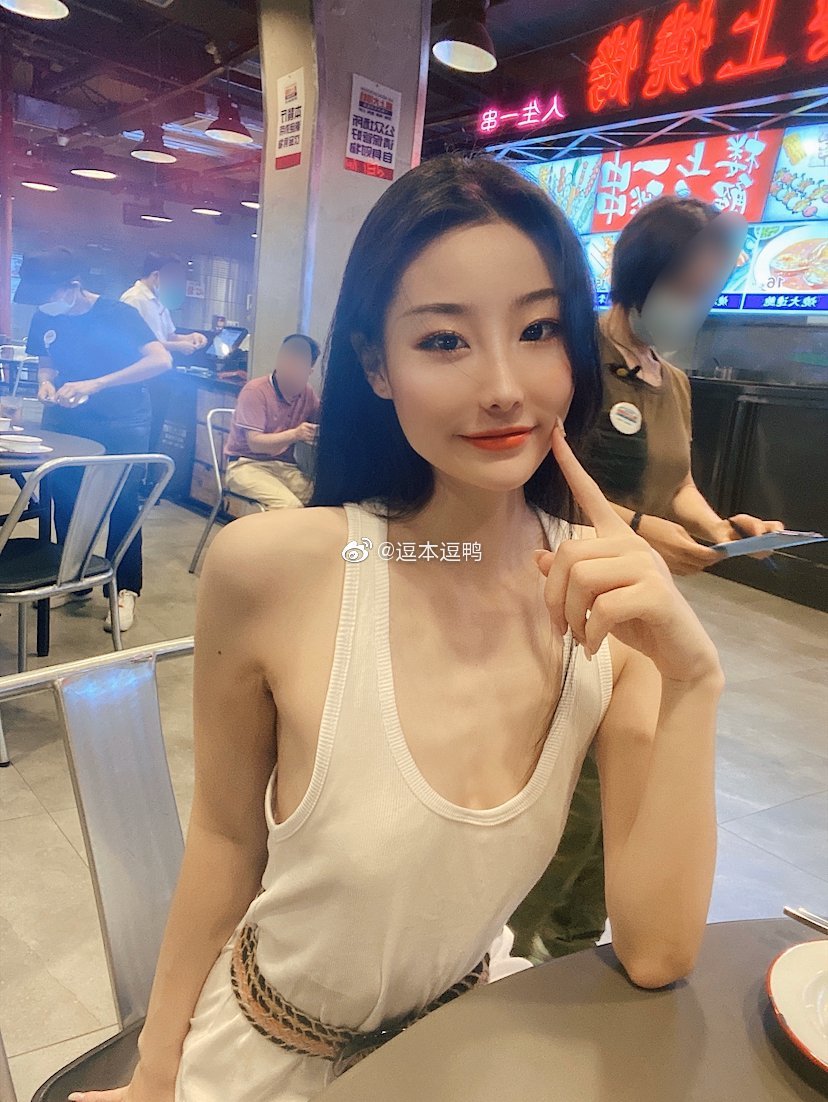 图片[31]-逗本逗鸭早期(整容前)诱惑私拍[211P]-六色网