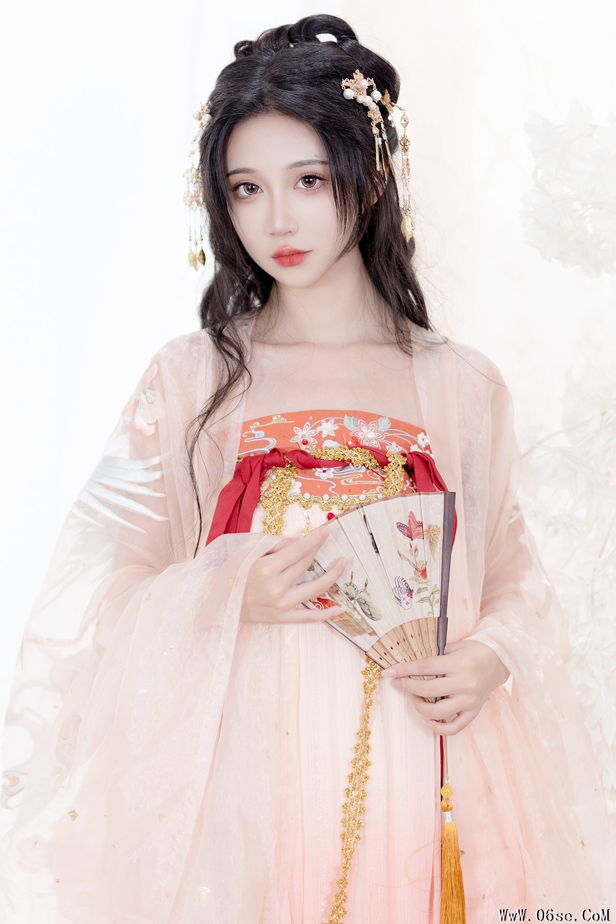 YiTuYu艺图语 Vol.5326 Qi Luo Sheng De Xiao Su Su[29P]-六色网