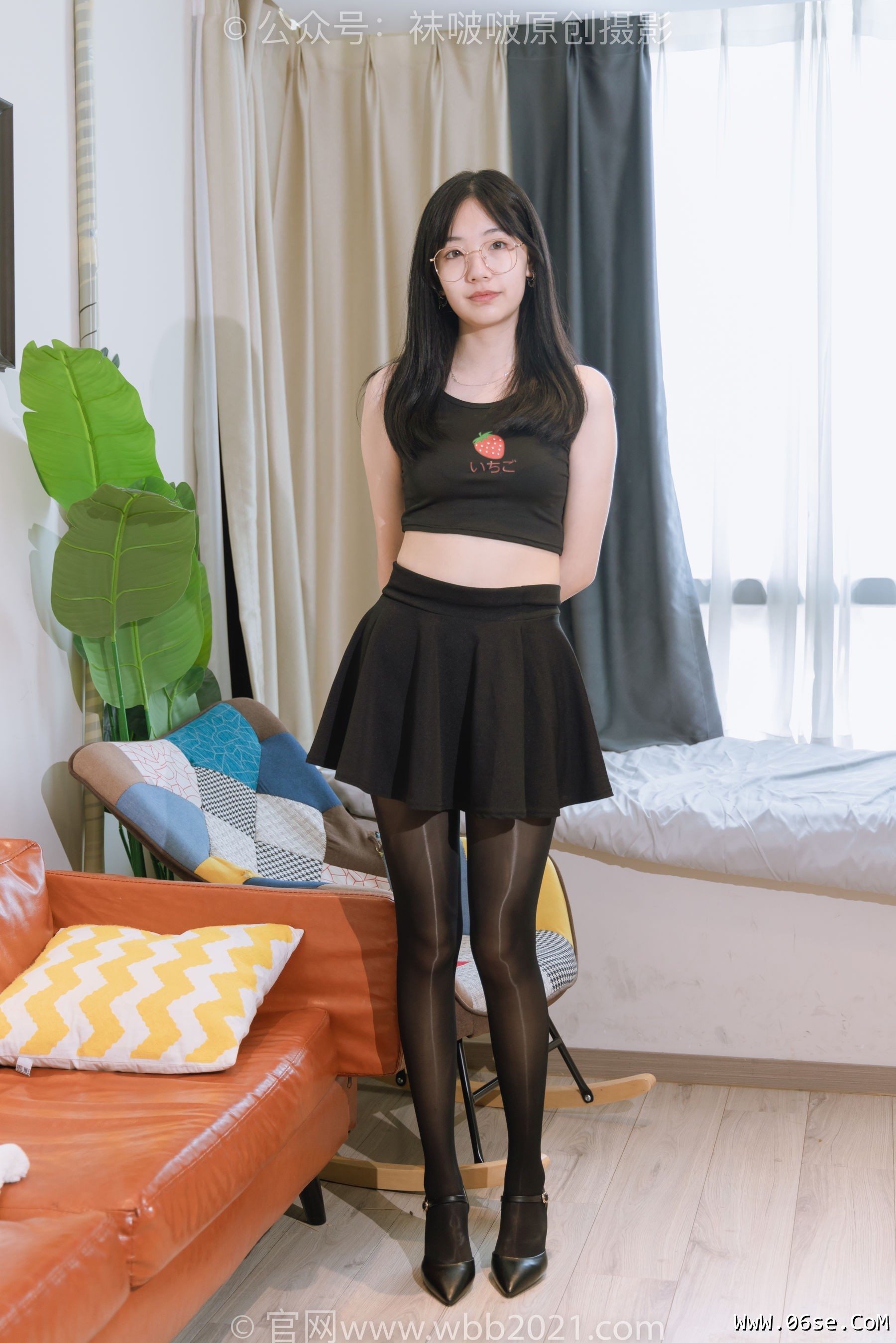 图片[110]-BoBoSocks袜啵啵 No.396 小甜豆 -两双高跟鞋、油亮黑丝、油亮蓝丝[140P]-六色网