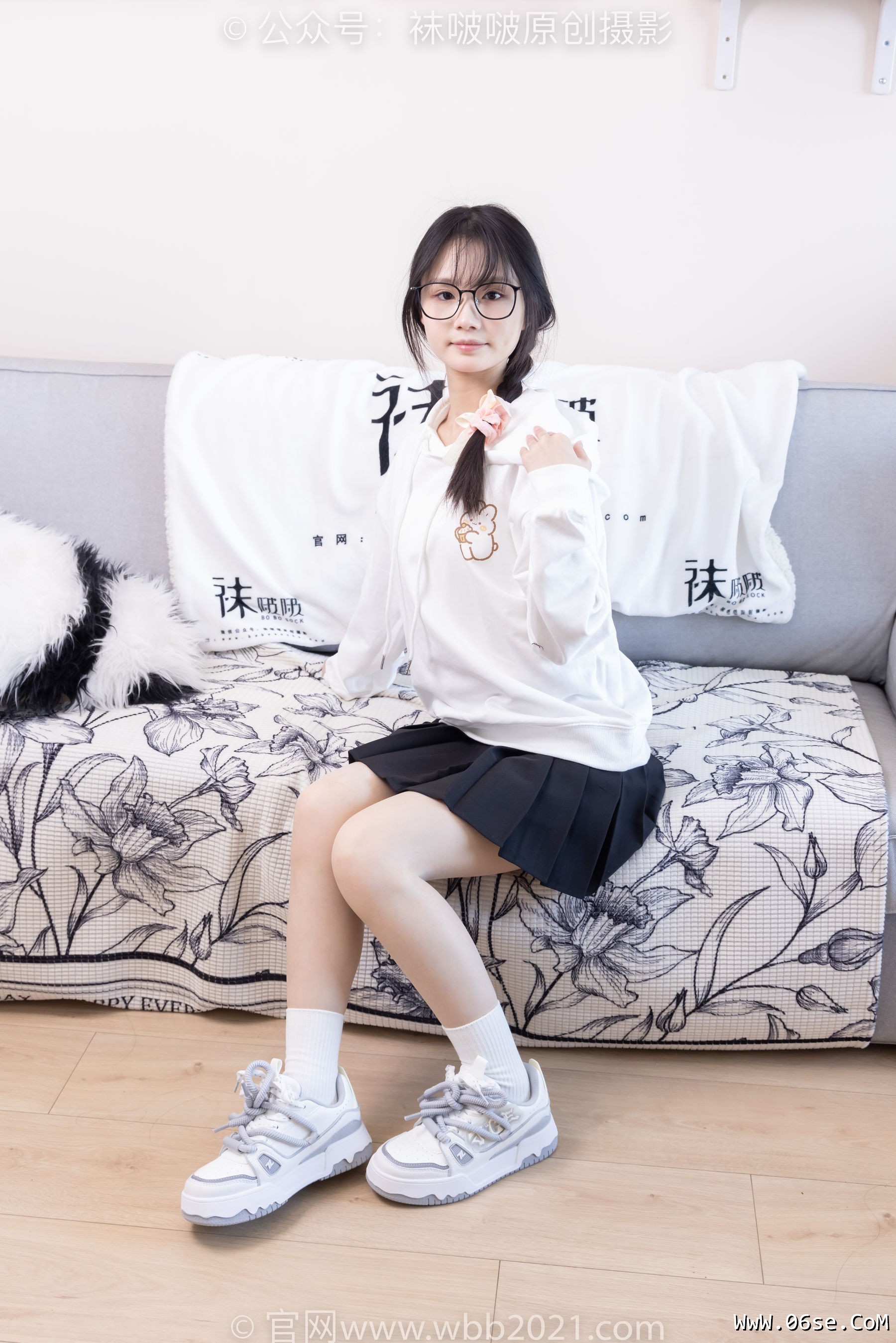 图片[87]-BoBoSocks袜啵啵 No.368 甜甜圈 -运动鞋、白棉袜、油亮肉丝[160P]-六色网