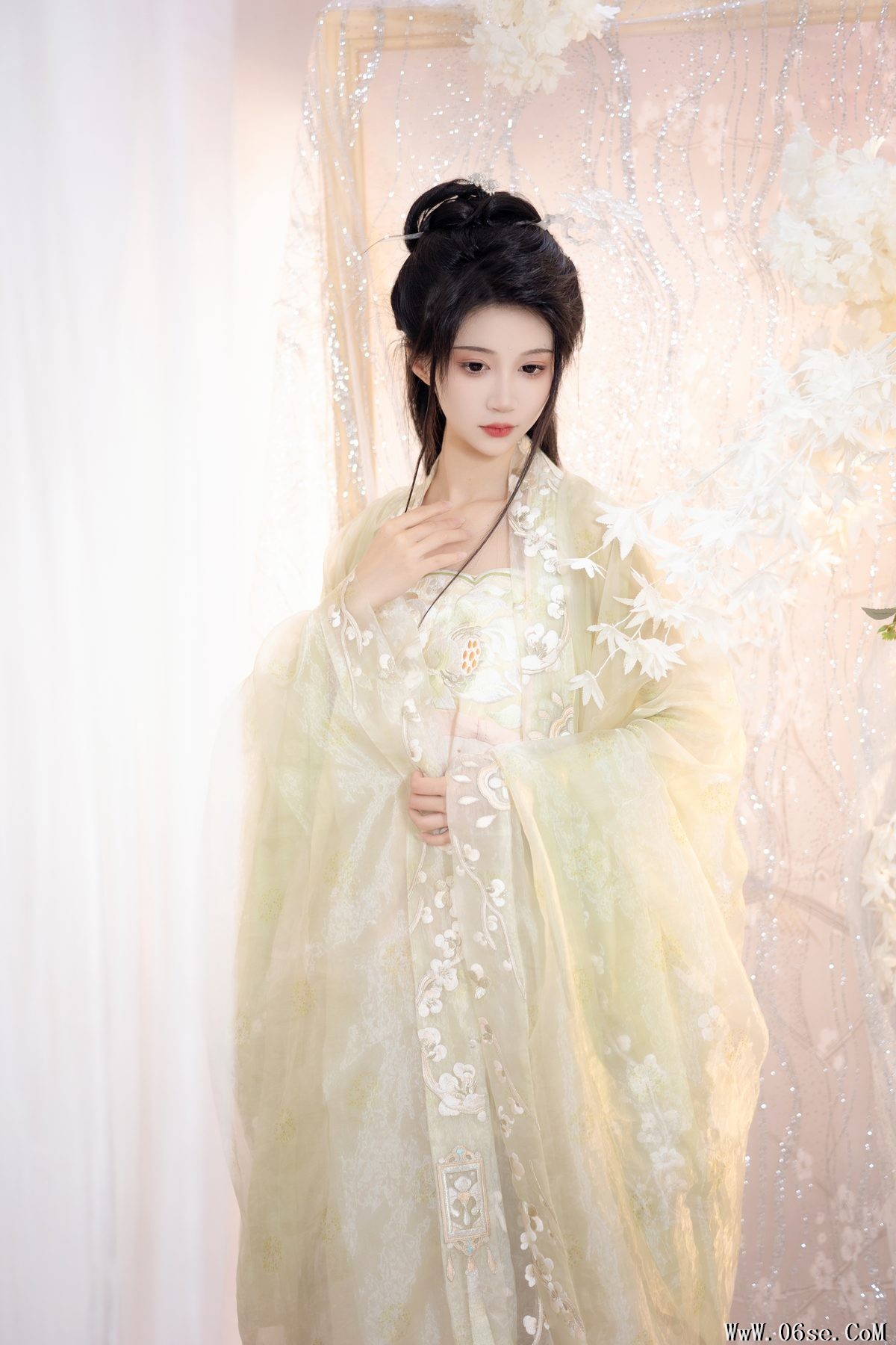 图片[22]-YiTuYu艺图语 Vol.4143 Qi Luo Sheng De Xiao Su Su[28P]-六色网