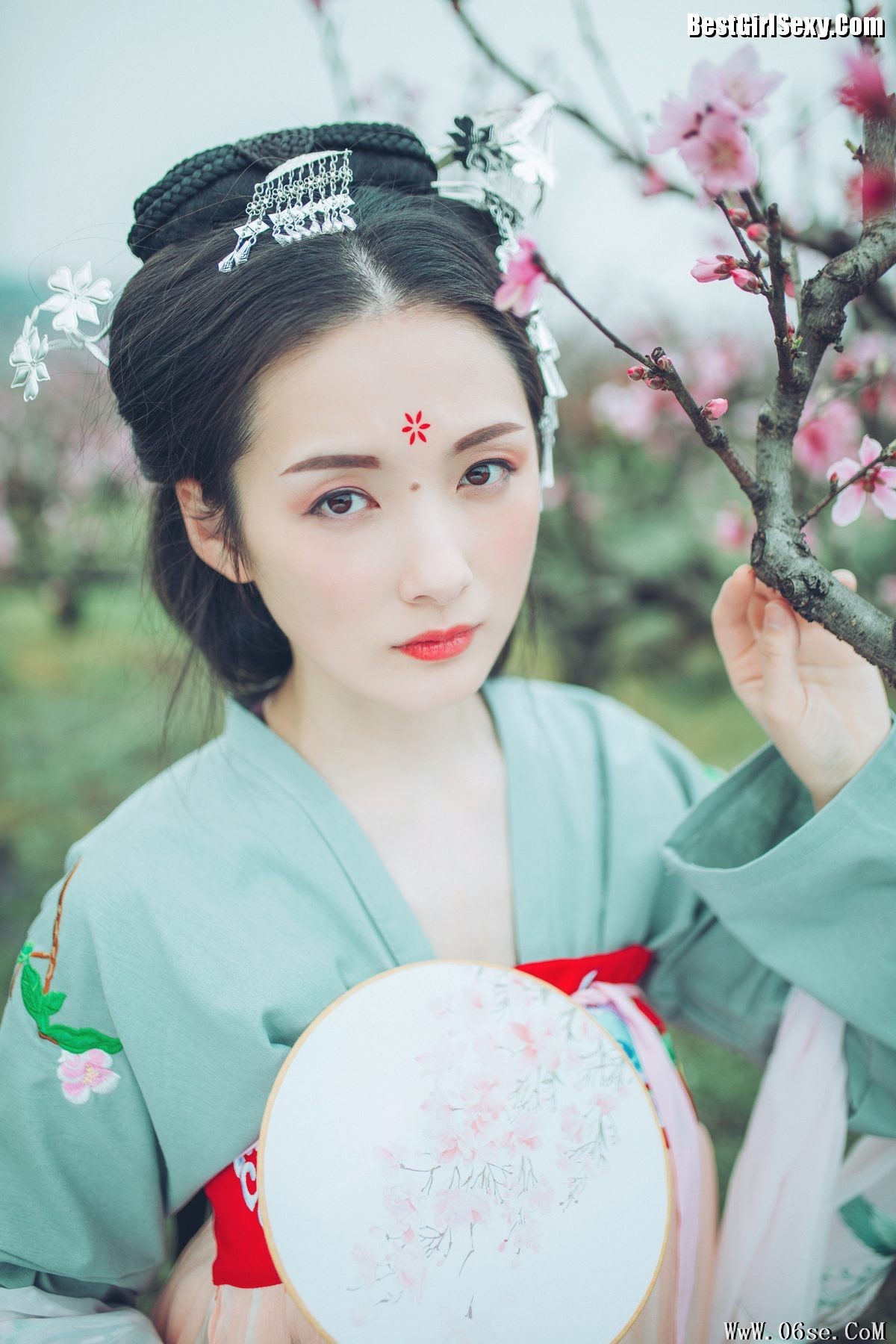 图片[28]-YiTuYu艺图语 Vol.4056 Fan Fan[32P]-六色网