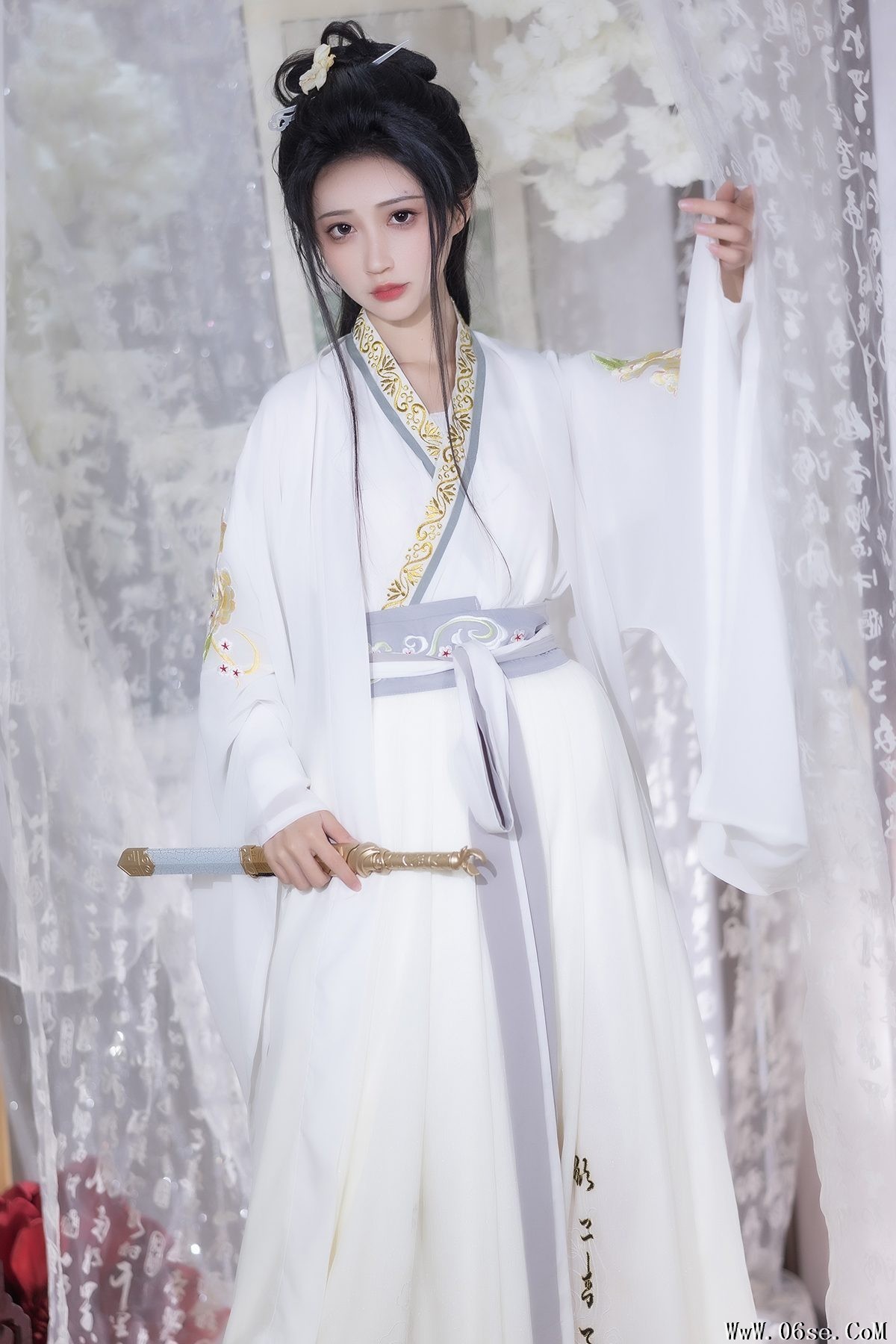 YiTuYu艺图语 Vol.3755 Qi Luo Sheng De Xiao Su Su[26P]-六色网