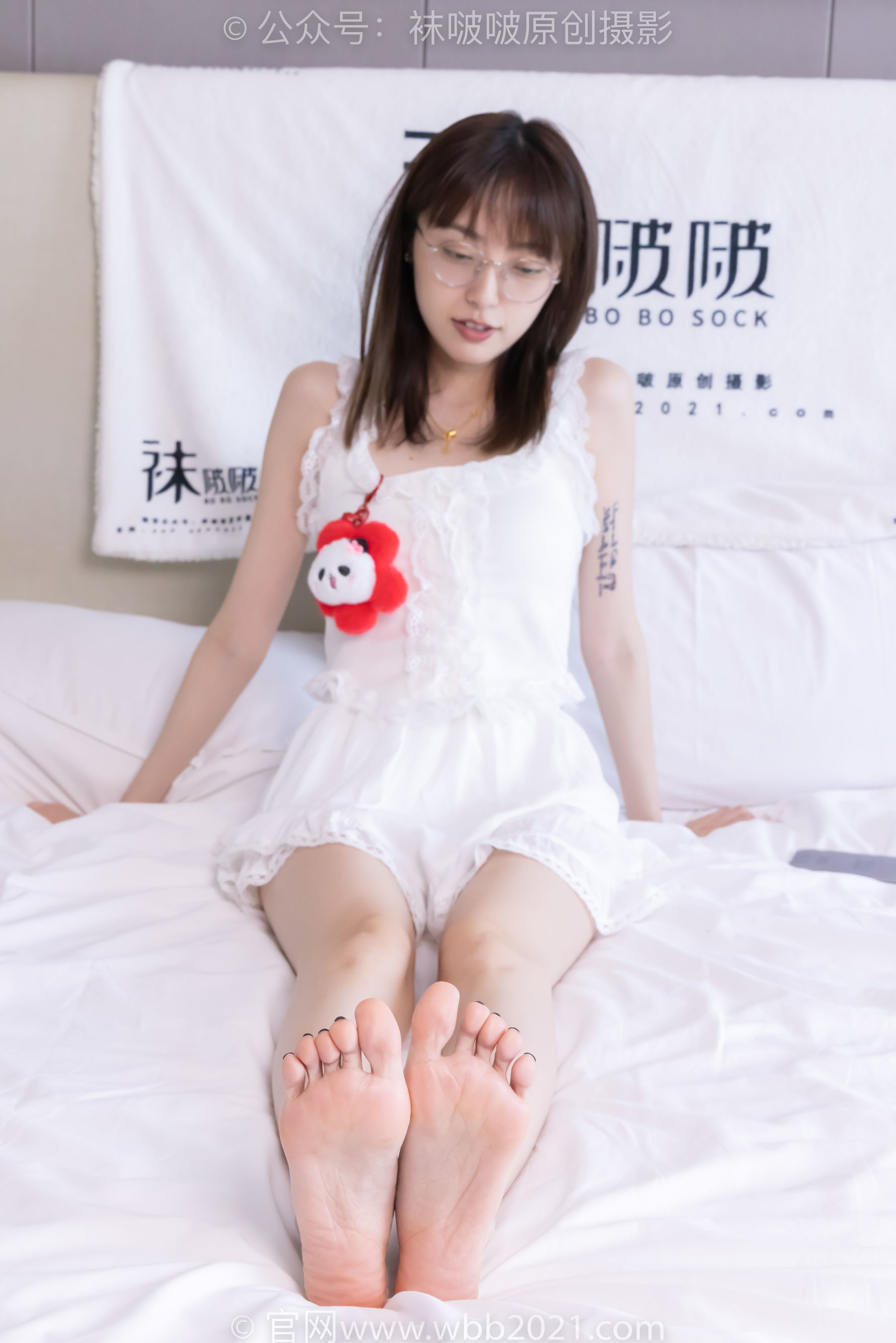 图片[18]-BoBoSocks袜啵啵 No.417 稚予 – 板鞋、白棉袜、裸足、裸足部分脚底抹精油[199P]-六色网