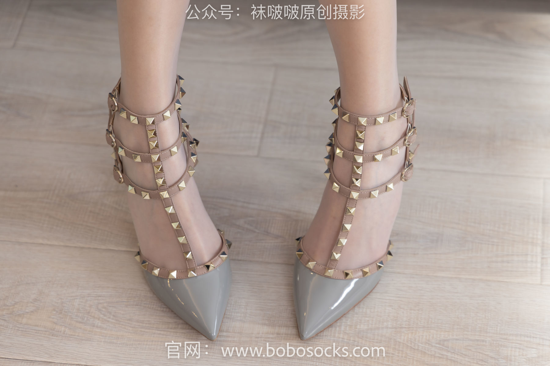 图片[37]-BoBoSocks袜啵啵 No.153 小甜豆-华伦天奴高跟鞋、油亮肉丝、油亮白丝、圣诞服[140P]-六色网