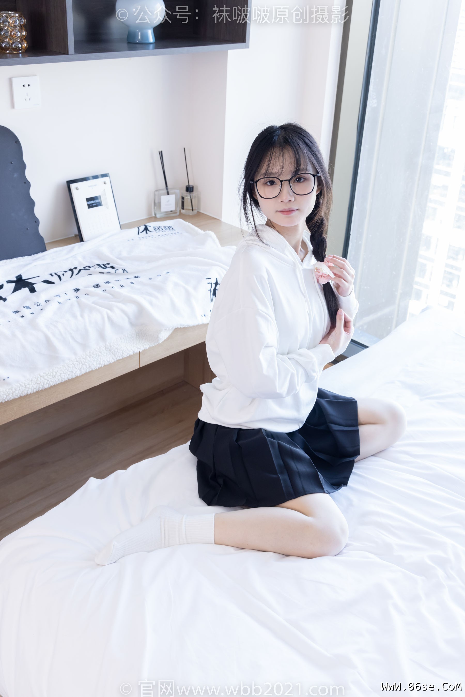 图片[144]-BoBoSocks袜啵啵 No.368 甜甜圈 -运动鞋、白棉袜、油亮肉丝[160P]-六色网