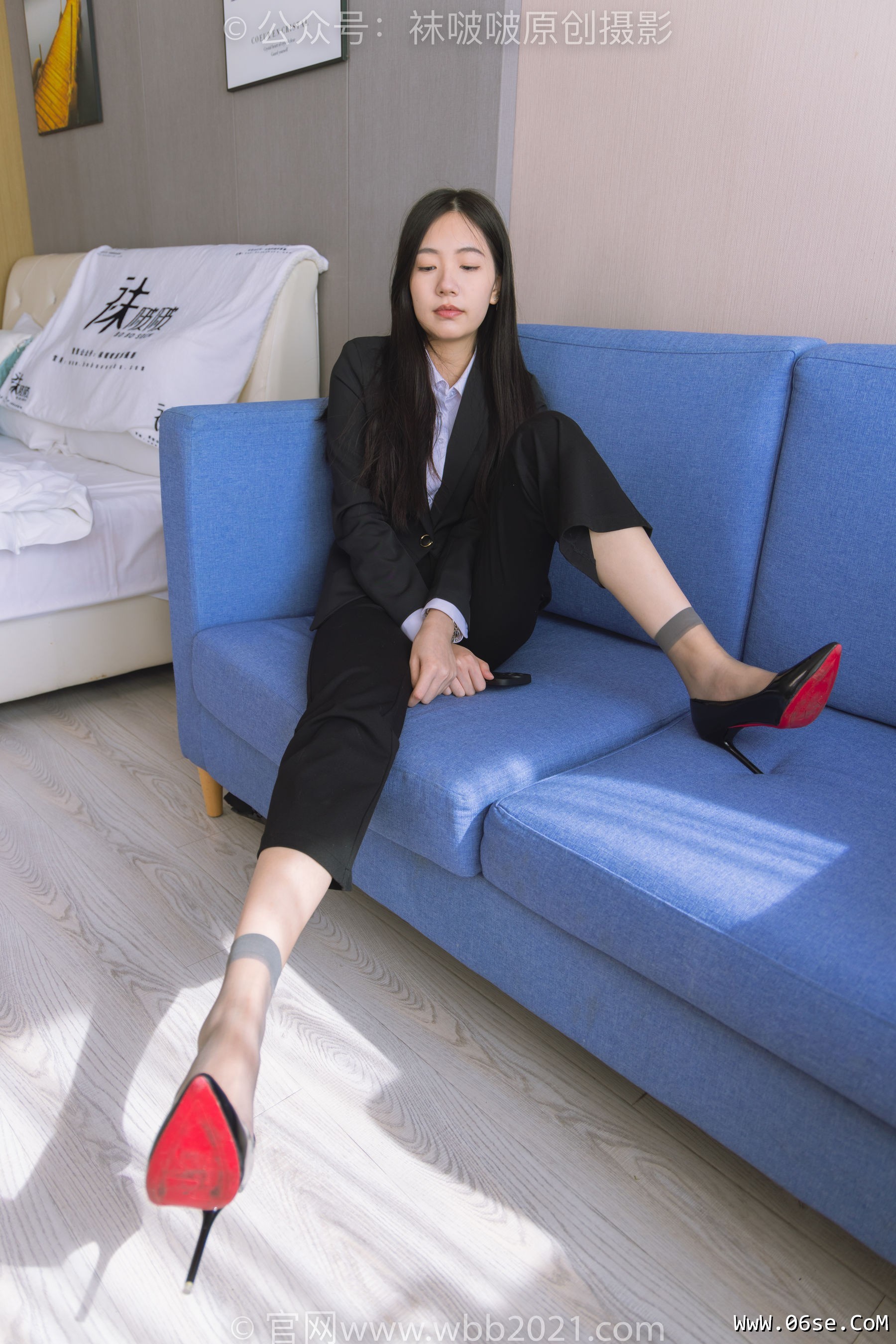 图片[255]-BoBoSocks袜啵啵 No.245 小甜豆 -高跟鞋、短灰丝、半蹲镜头较多[299P]-六色网