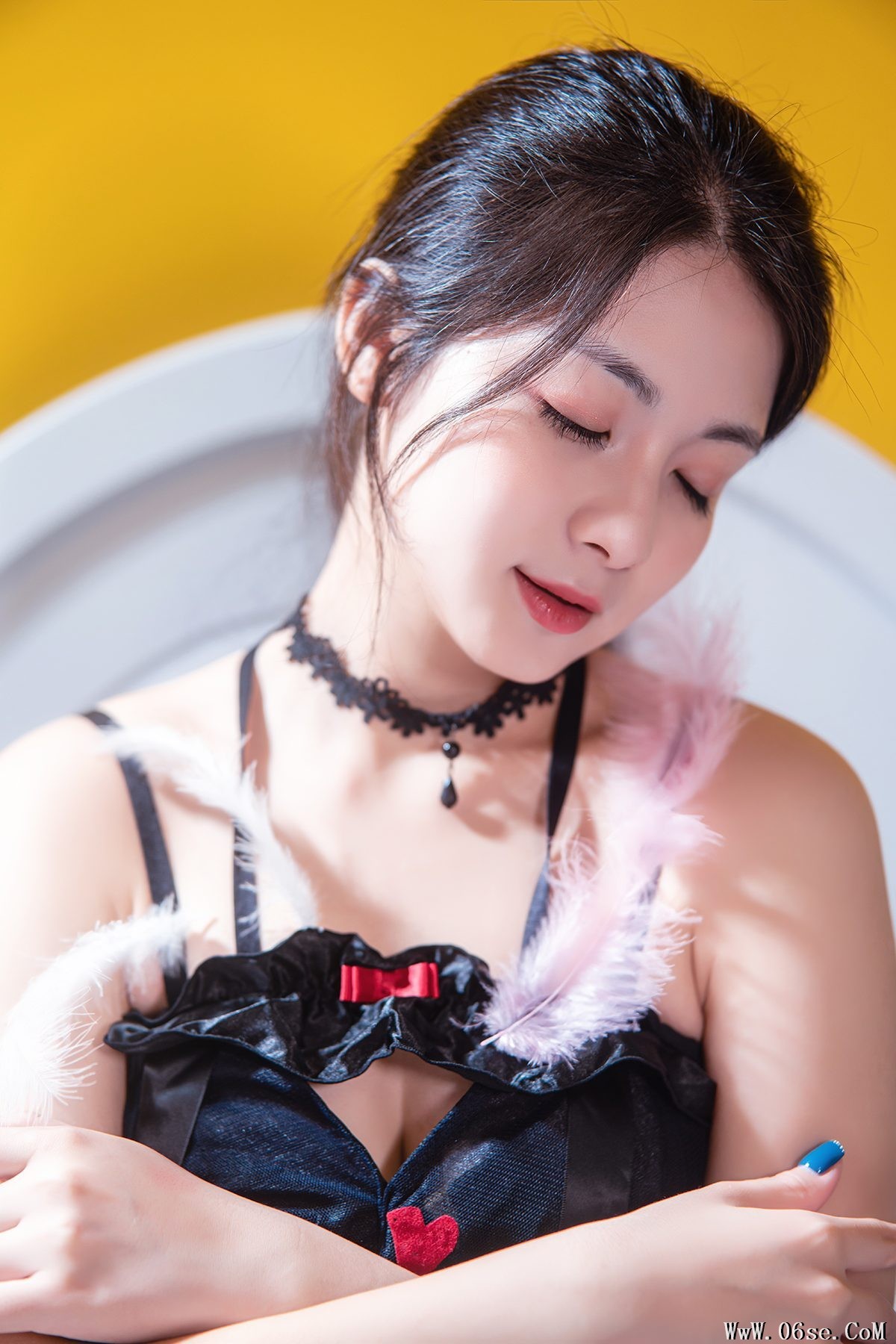 YiTuYu艺图语 Vol.4257 Ling Ji Chu De Mi Tuan[25P]-六色网