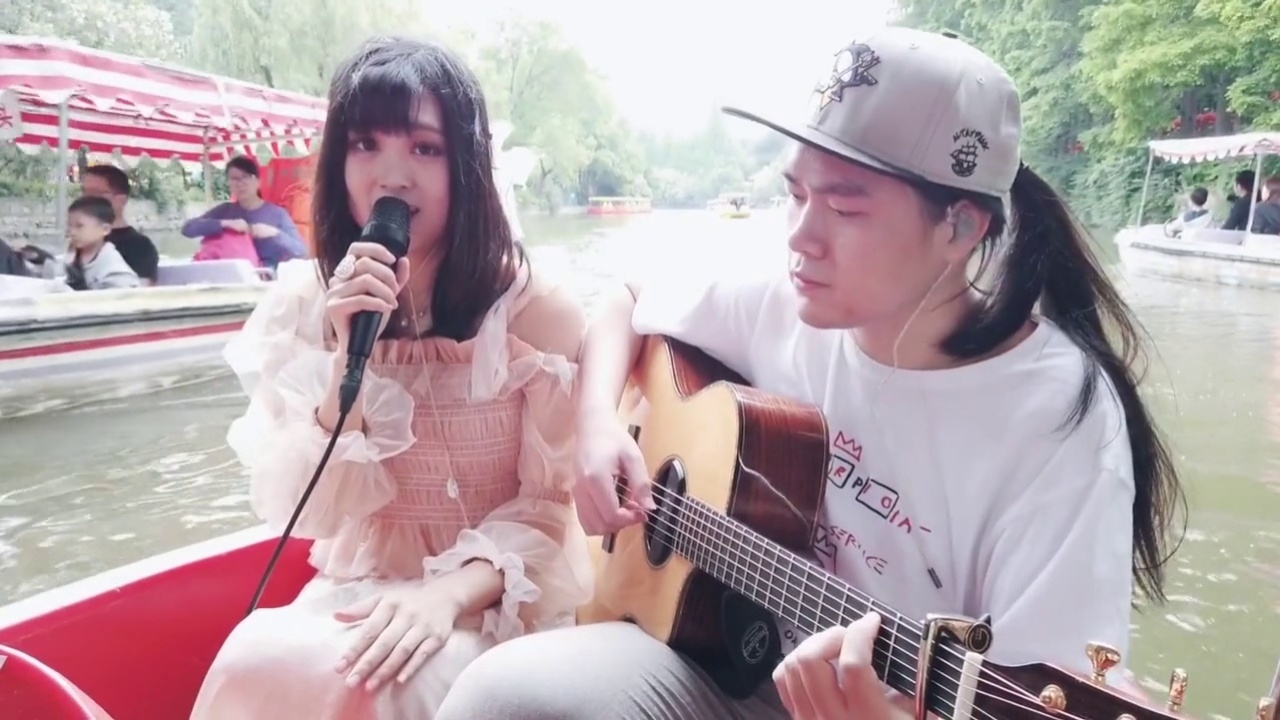 泡沫_花儿乐队 《琳大侠live show》no.40 憧憬像漂浮的《泡沫》