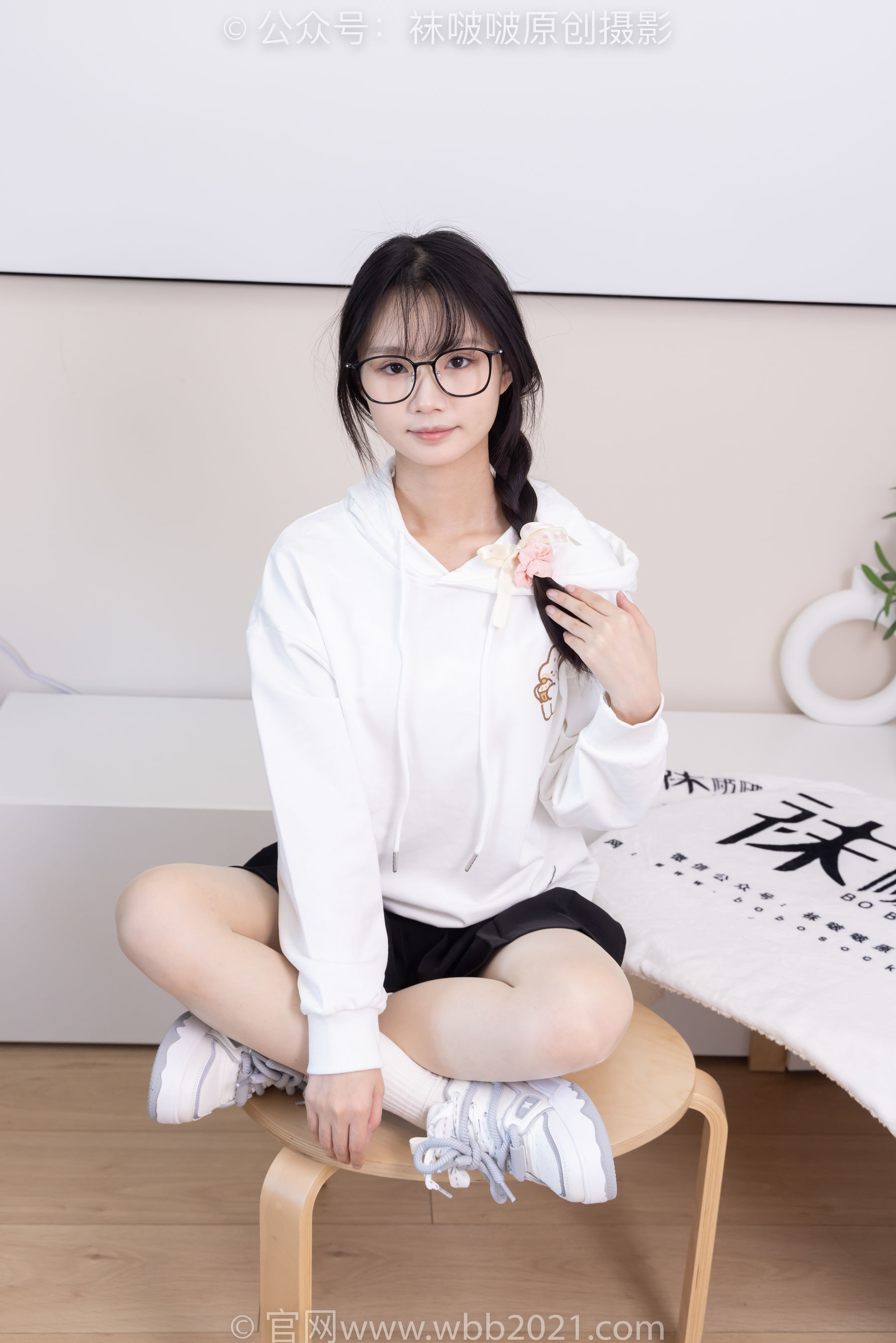 图片[79]-BoBoSocks袜啵啵 No.368 甜甜圈 -运动鞋、白棉袜、油亮肉丝[160P]-六色网