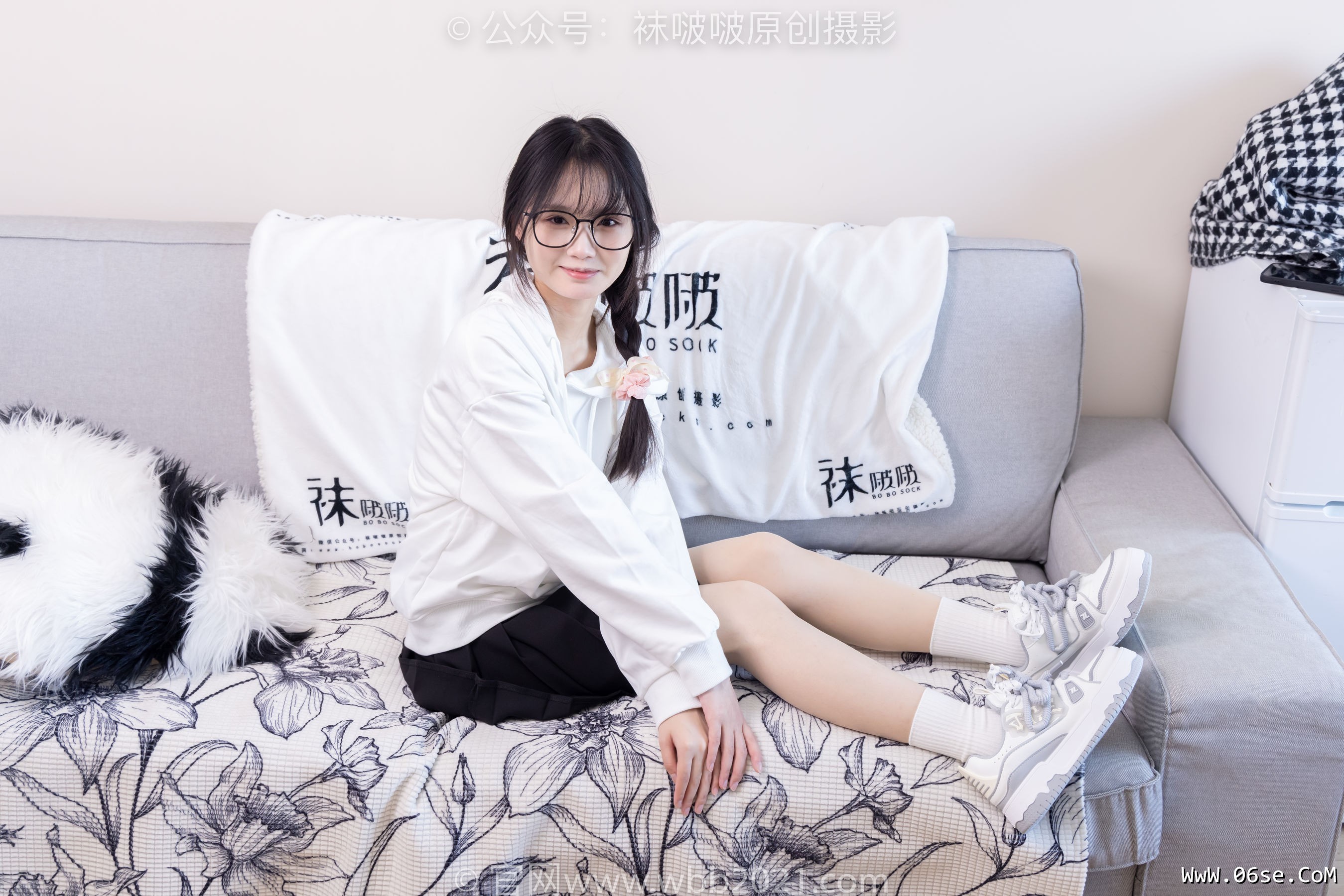 图片[104]-BoBoSocks袜啵啵 No.368 甜甜圈 -运动鞋、白棉袜、油亮肉丝[160P]-六色网