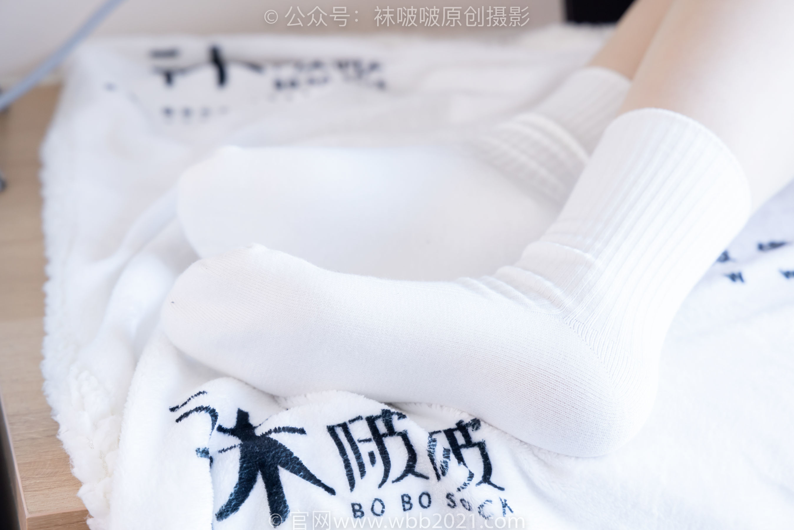 图片[137]-BoBoSocks袜啵啵 No.368 甜甜圈 -运动鞋、白棉袜、油亮肉丝[160P]-六色网