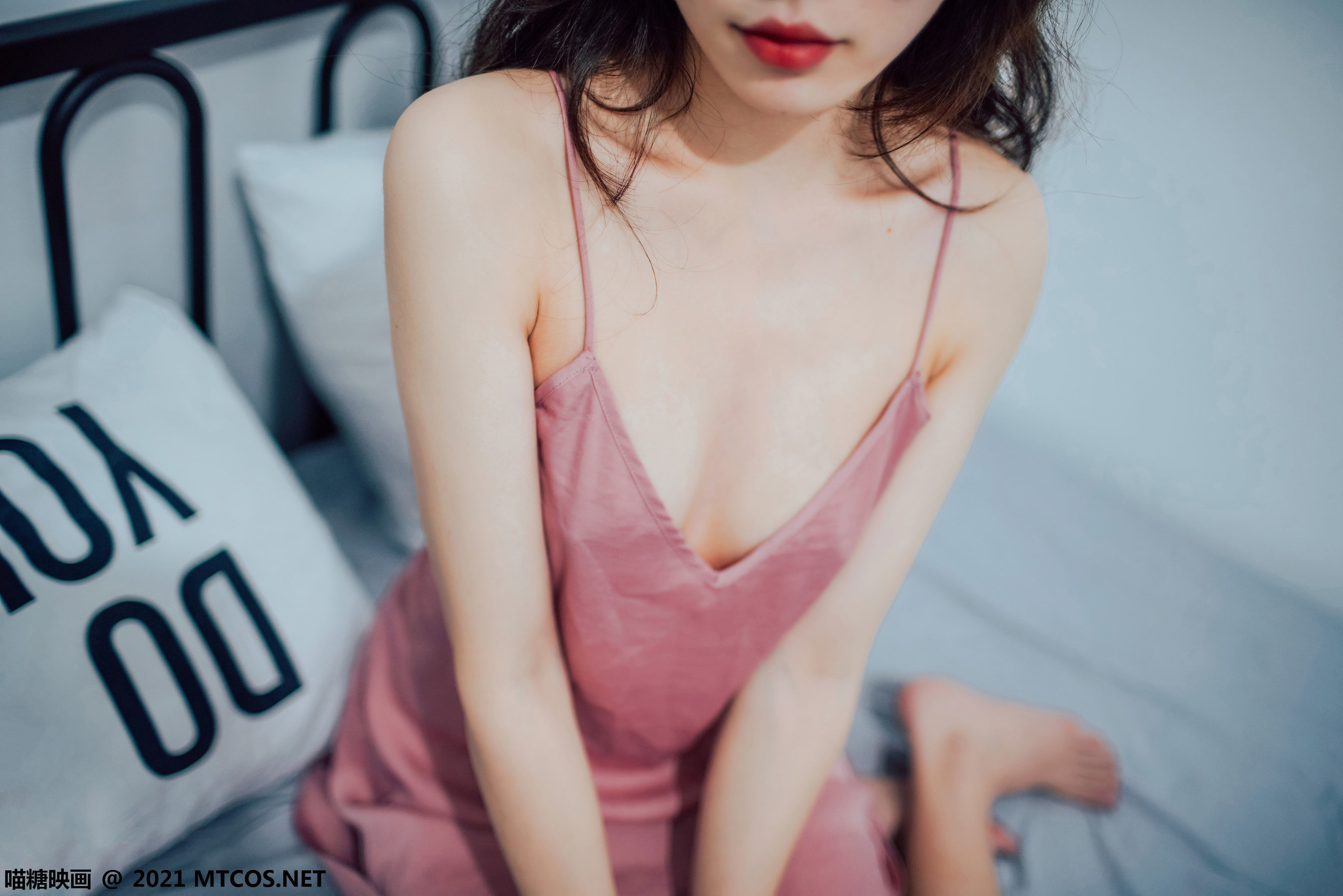 图片[11]-喵糖映画 VOL.408 粉色吊带睡衣 [21P]-六色网