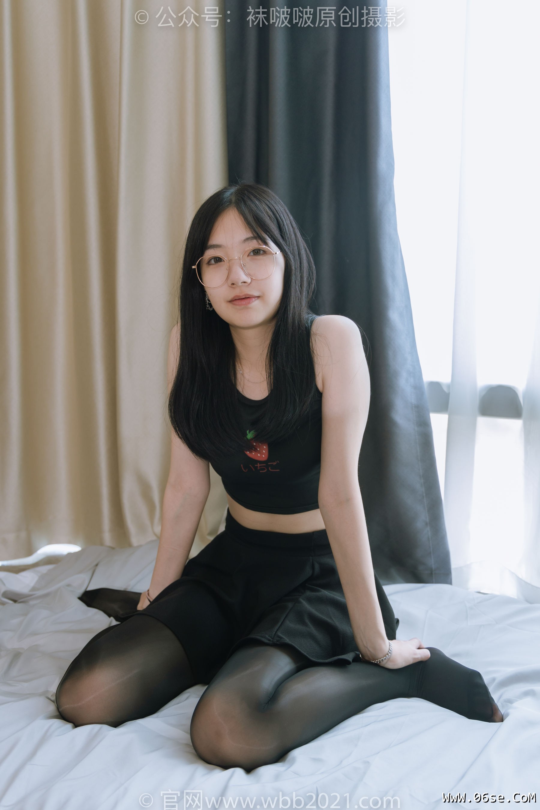 图片[19]-BoBoSocks袜啵啵 No.396 小甜豆 -两双高跟鞋、油亮黑丝、油亮蓝丝[140P]-六色网