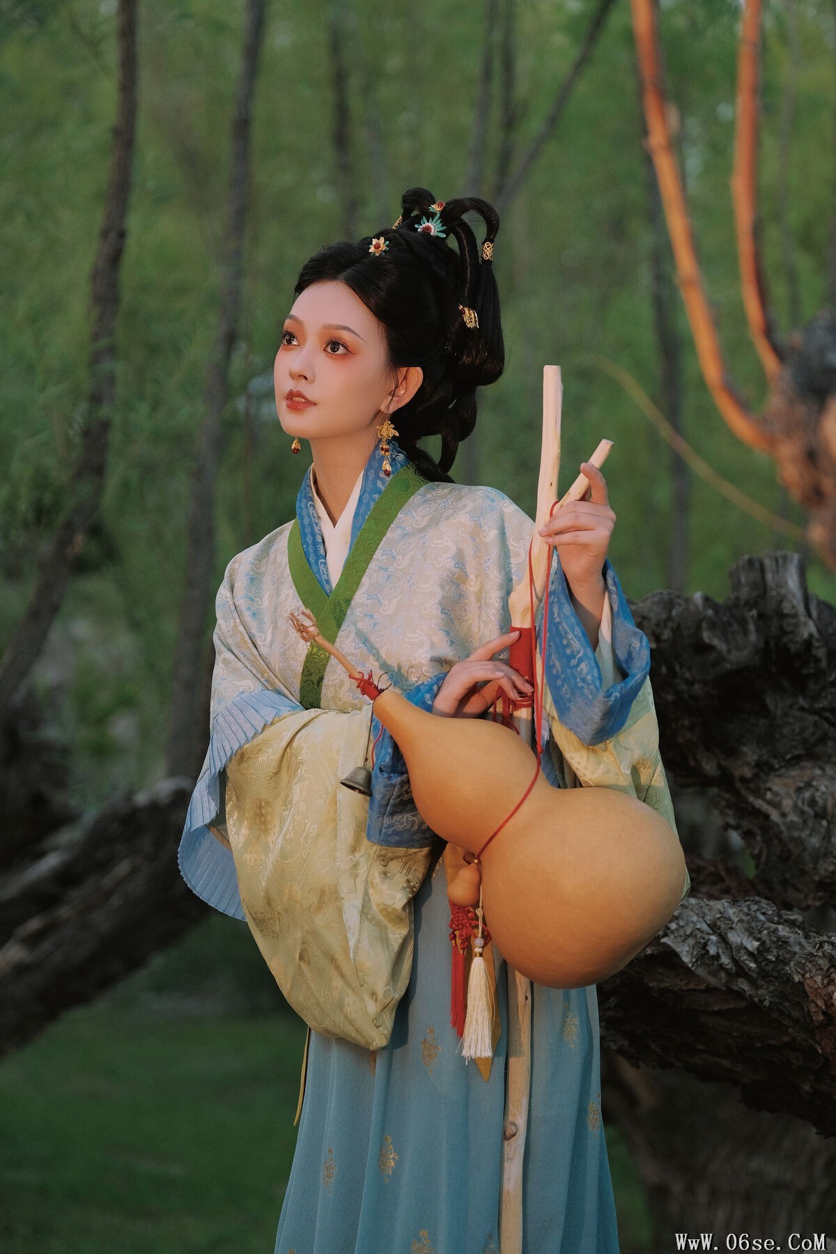 图片[25]-YiTuYu艺图语 Vol.7768 Qiu Qiu[32P]-六色网