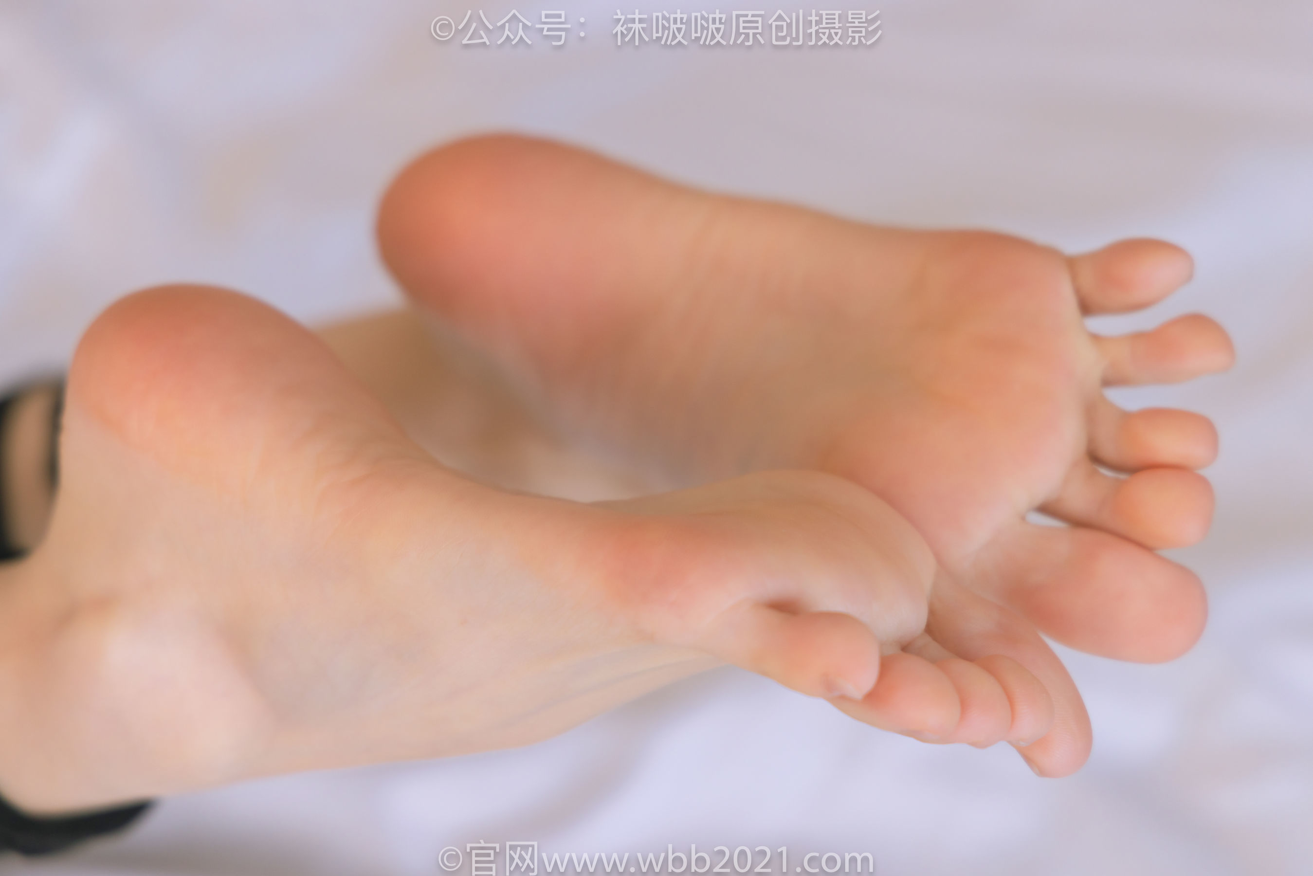 图片[42]-BoBoSocks袜啵啵 No.437 稚予 -女仆装、人字拖、薄黑丝、白棉袜、裸足[140P]-六色网