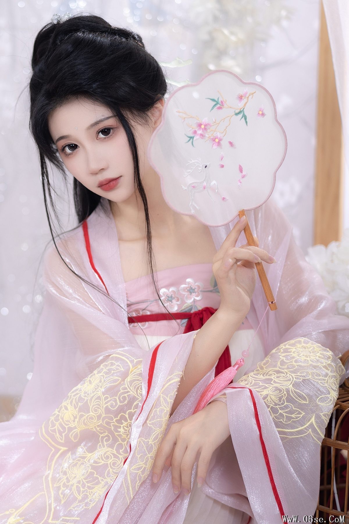 YiTuYu艺图语 Vol.4146 Qi Luo Sheng De Xiao Su Su[27P]-六色网
