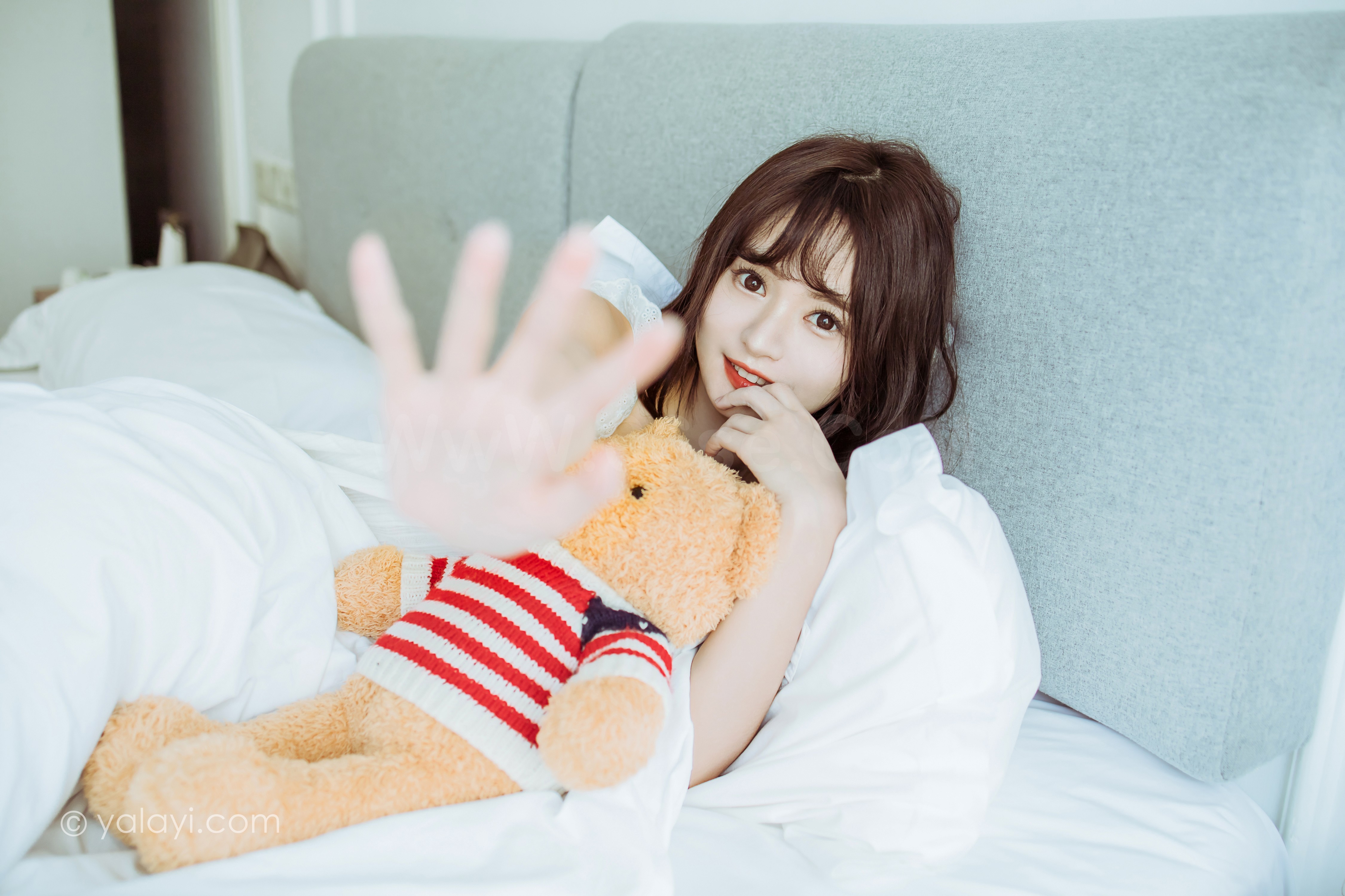 图片[3]-雅拉伊 – 小亭《静思》[42P]-六色网