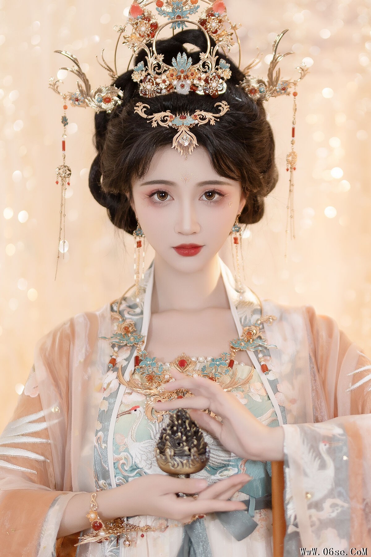 YiTuYu艺图语 Vol.6756 Qi Luo Sheng De Xiao Su Su[30P]-六色网