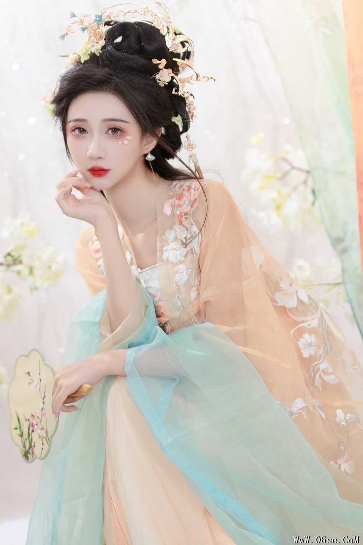 YiTuYu艺图语 Vol.5606 Qi Luo Sheng De Xiao Su Su[31P]-六色网