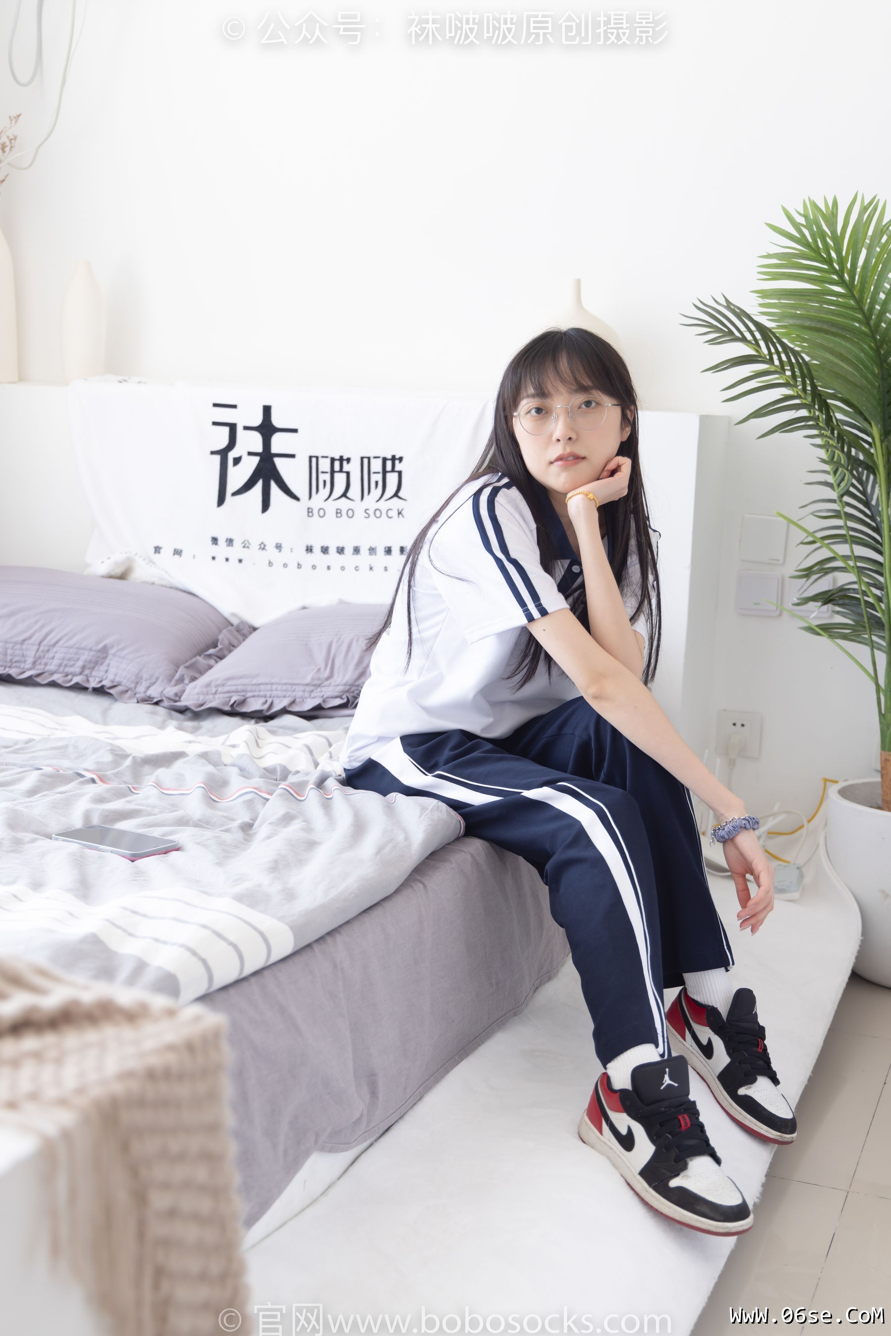 图片[108]-BoBoSocks袜啵啵 No.207 稚予 -aj板鞋、白棉袜、油亮白丝、校服裤里丝[140P]-六色网