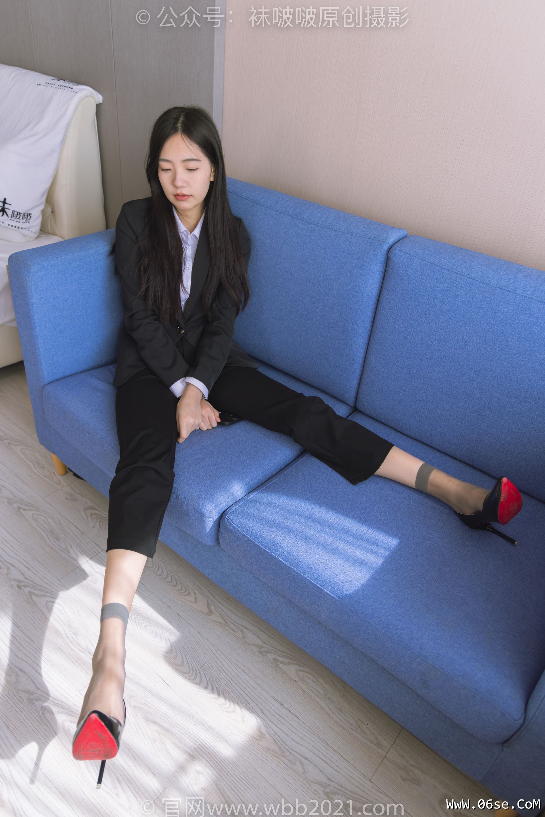 图片[251]-BoBoSocks袜啵啵 No.245 小甜豆 -高跟鞋、短灰丝、半蹲镜头较多[299P]-六色网