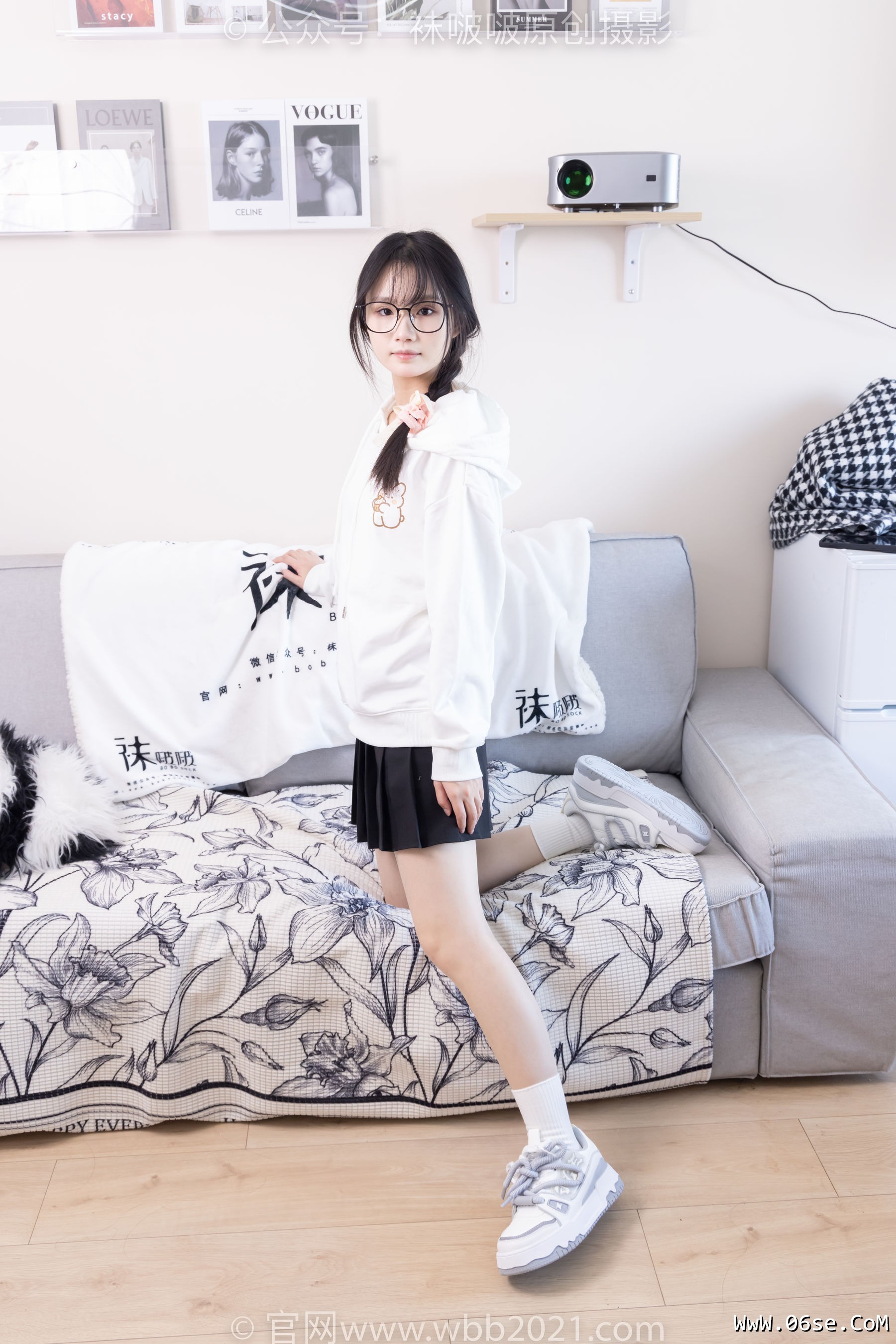 图片[88]-BoBoSocks袜啵啵 No.368 甜甜圈 -运动鞋、白棉袜、油亮肉丝[160P]-六色网