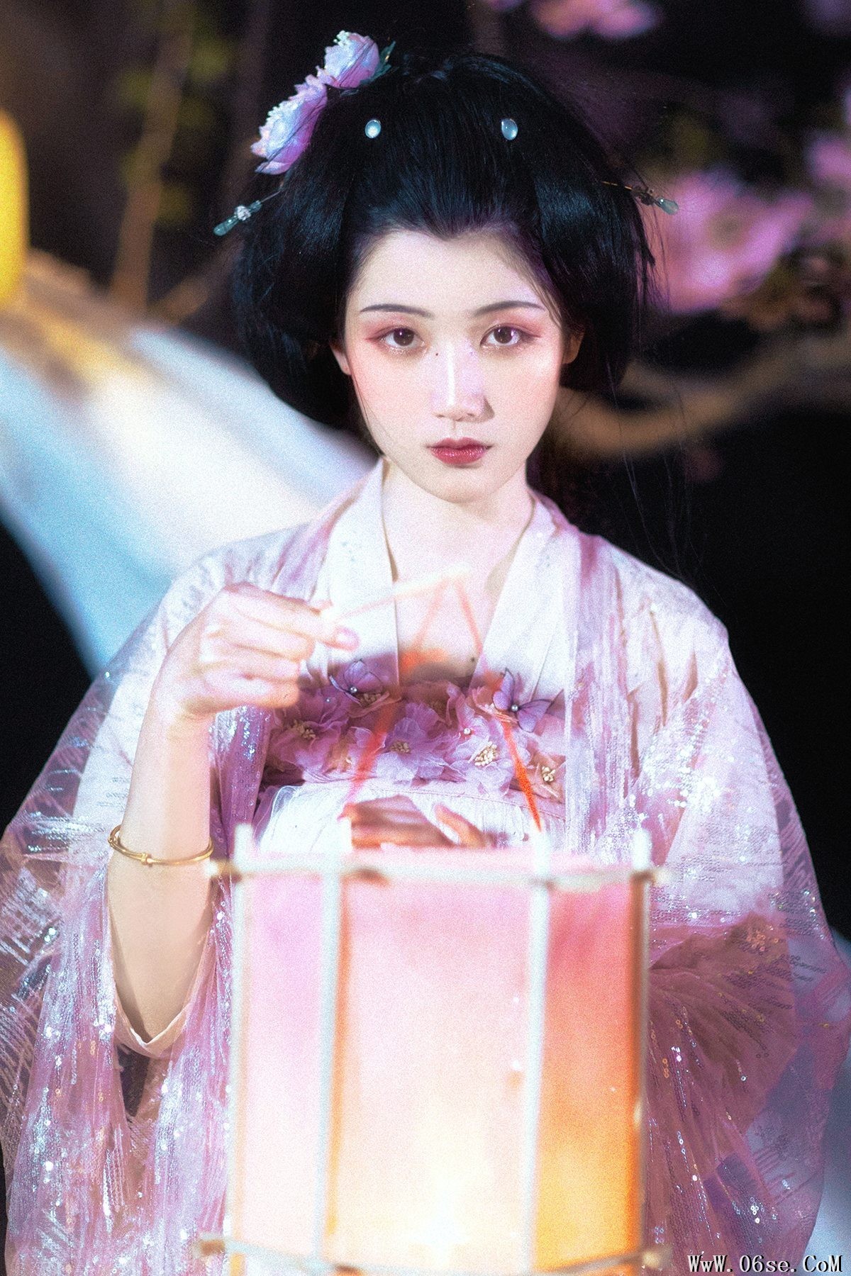YiTuYu艺图语 Vol.4366 Lao Qu De Nan Shu[25P]-六色网