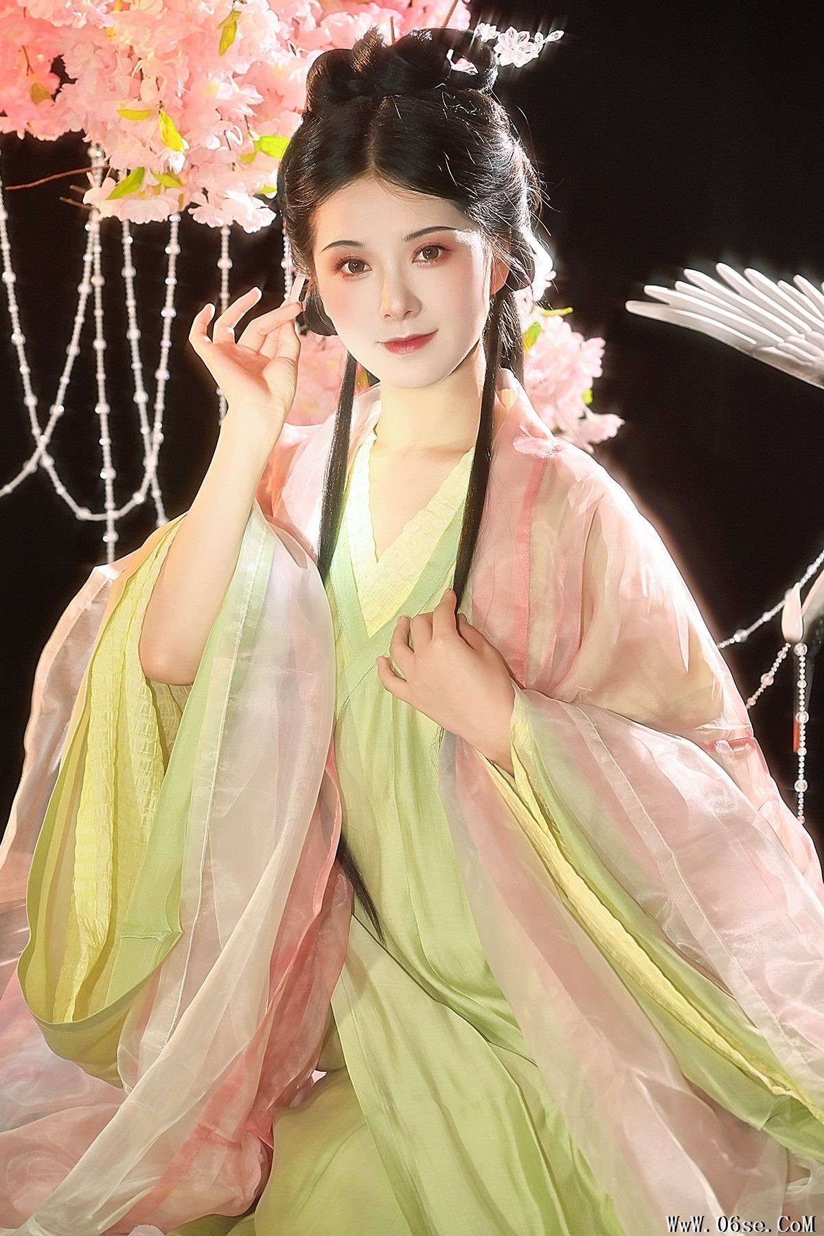YiTuYu艺图语 Vol.5282 Yi Yi Bu Xiang Zhang Pang Pang[24P]-六色网