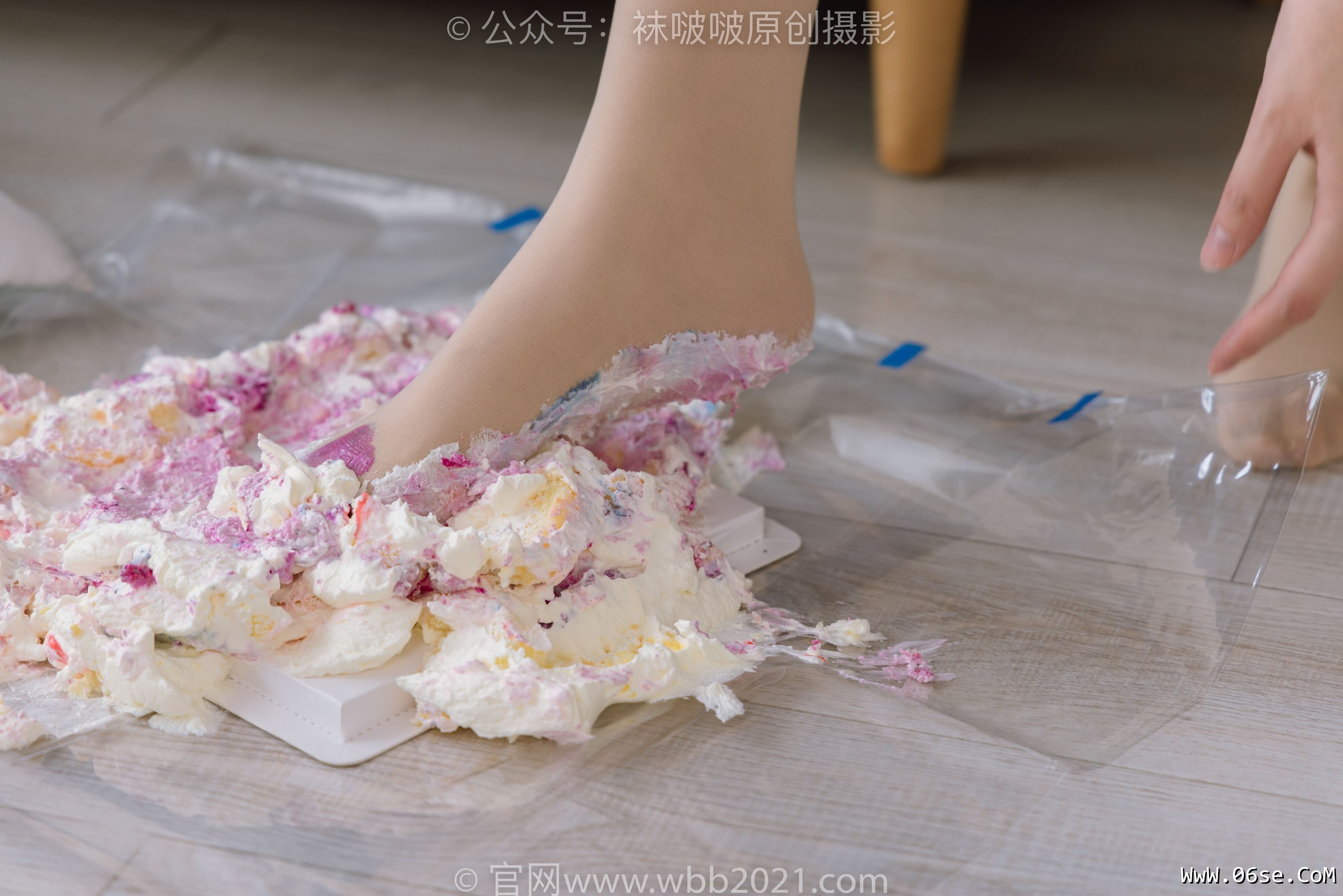 图片[49]-BoBoSocks袜啵啵 No.408 小甜豆 -高跟鞋、厚肉丝、丝袜和裸足踩奶油蛋糕和泡芙剧情[157P] (1)-六色网
