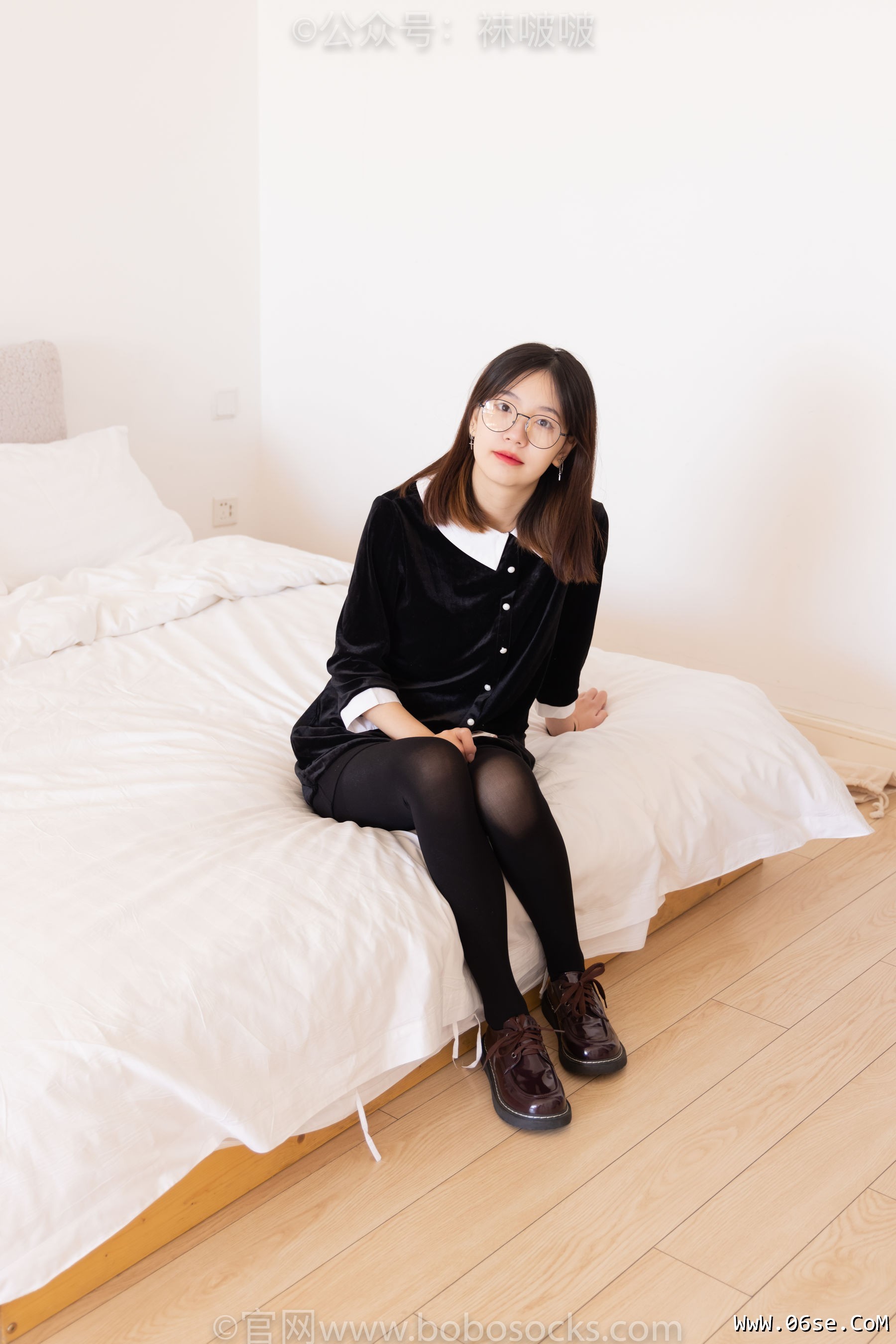 BoBoSocks袜啵啵 No.053 小甜豆-皮鞋、厚黑丝、黑色蕾丝船袜[140P]-六色网