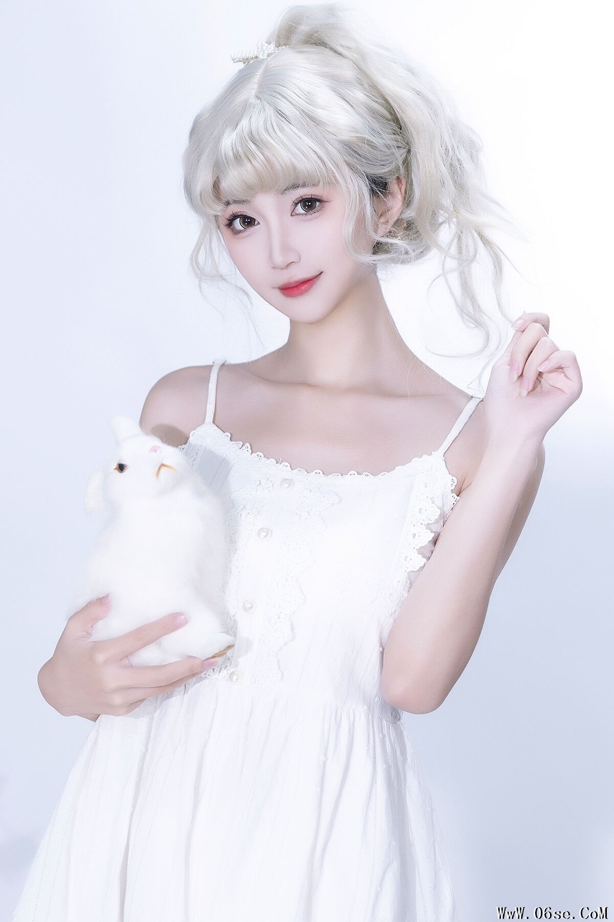 YiTuYu艺图语 Vol.6769 Qi Luo Sheng De Xiao Su Su[23P]-六色网