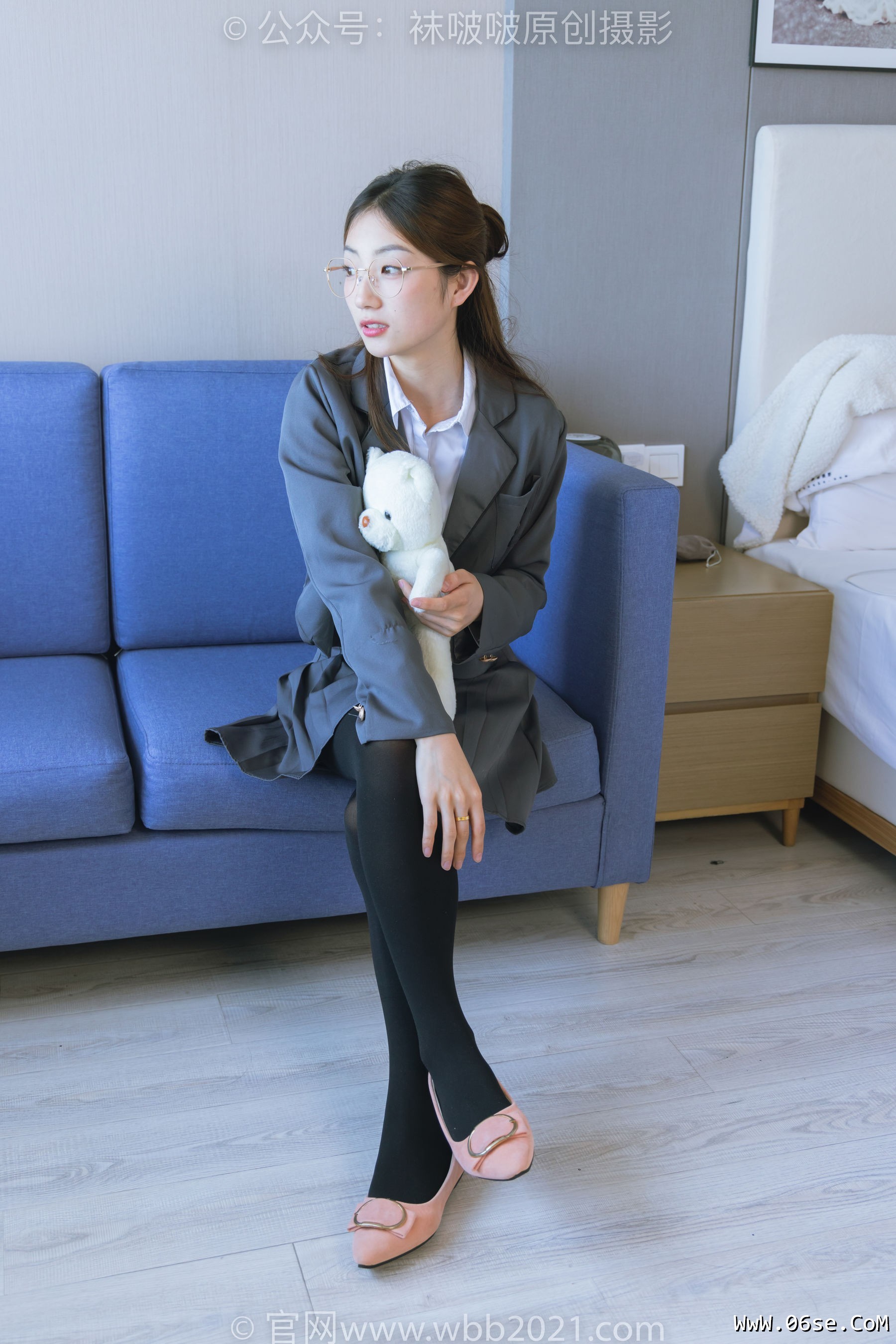 图片[119]-BoBoSocks袜啵啵 No.315 小沫 -平底鞋、厚黑丝、模特穿鞋及丝袜踩玩偶小熊剧情[140P]-六色网
