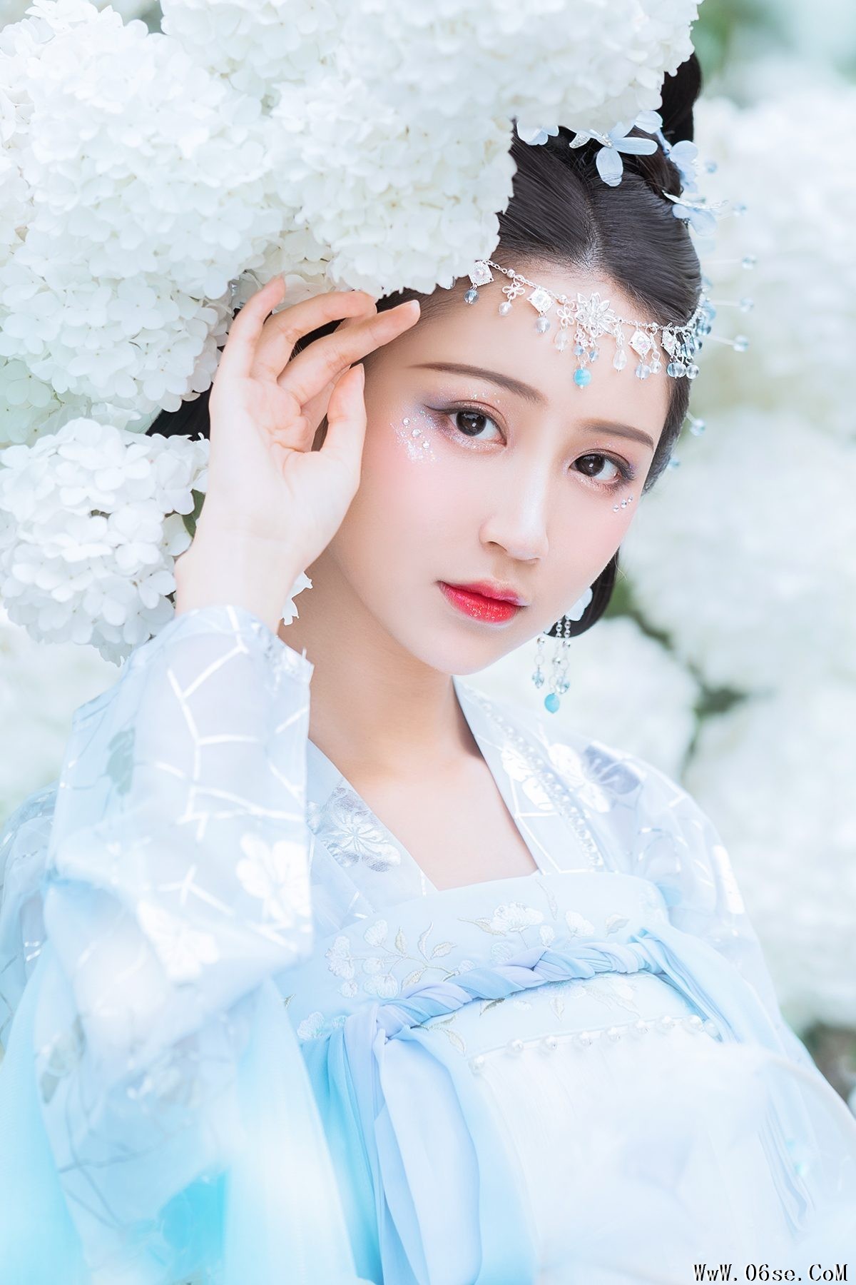 YiTuYu艺图语 Vol.4244 Qi Luo Sheng De Xiao Su Su[36P]-六色网