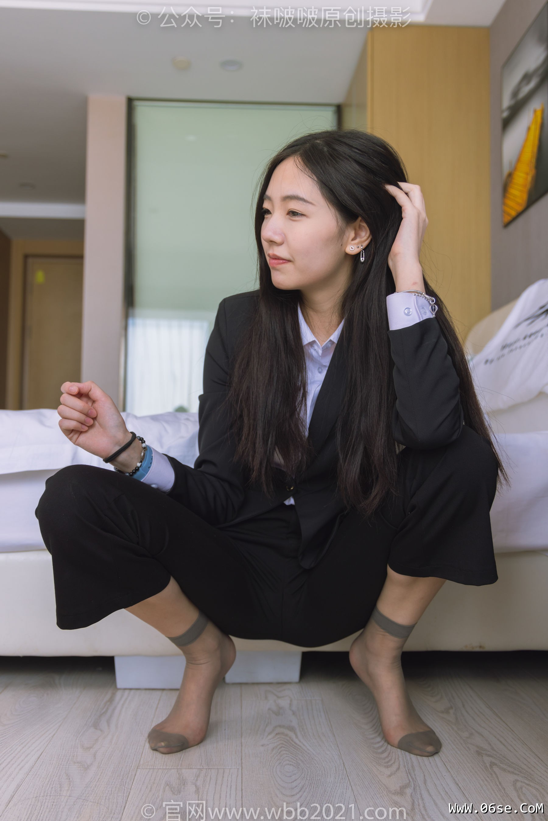 图片[291]-BoBoSocks袜啵啵 No.245 小甜豆 -高跟鞋、短灰丝、半蹲镜头较多[299P]-六色网