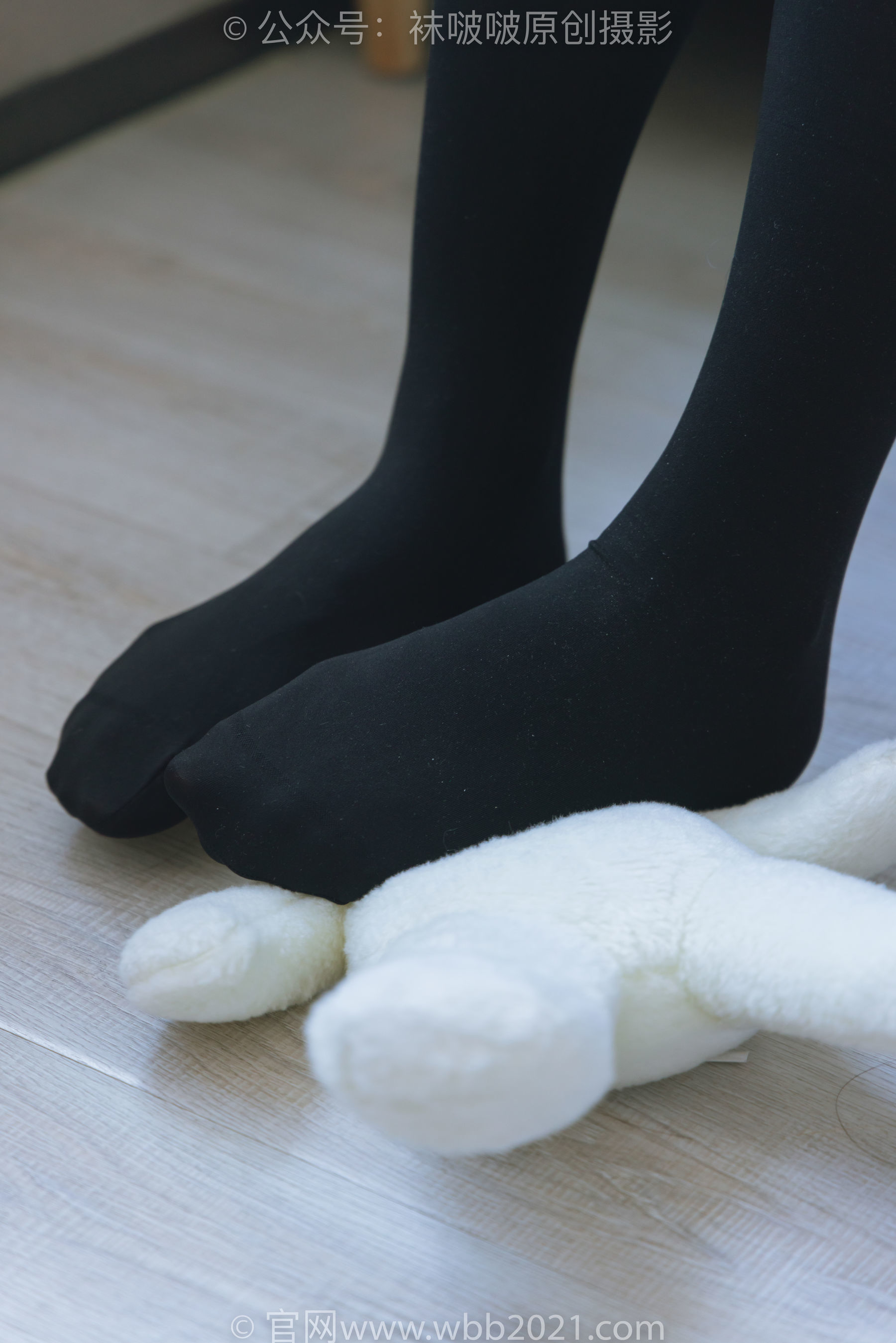图片[25]-BoBoSocks袜啵啵 No.315 小沫 -平底鞋、厚黑丝、模特穿鞋及丝袜踩玩偶小熊剧情[140P]-六色网