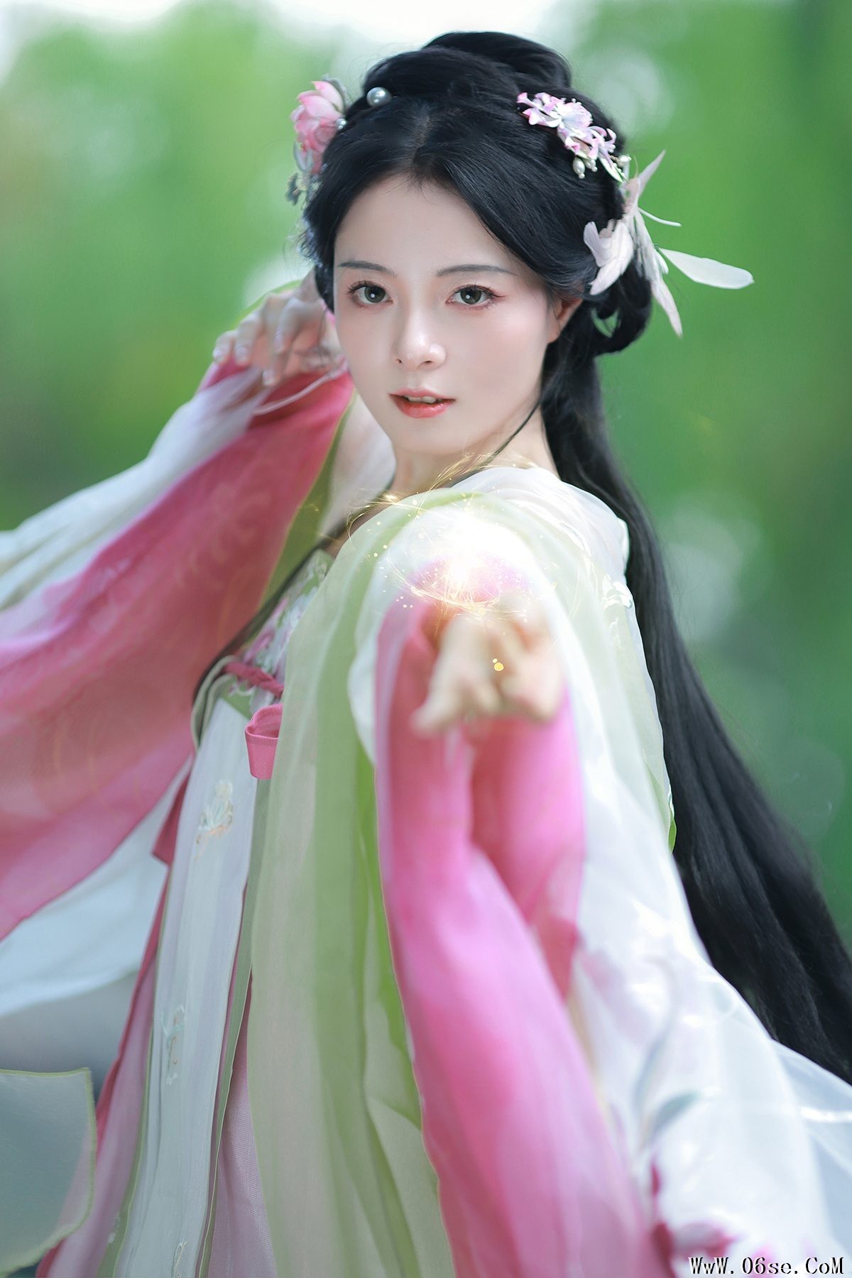 YiTuYu艺图语 Vol.5240 Nu Li Hua Zhuang De Sui Sui[23P]-六色网