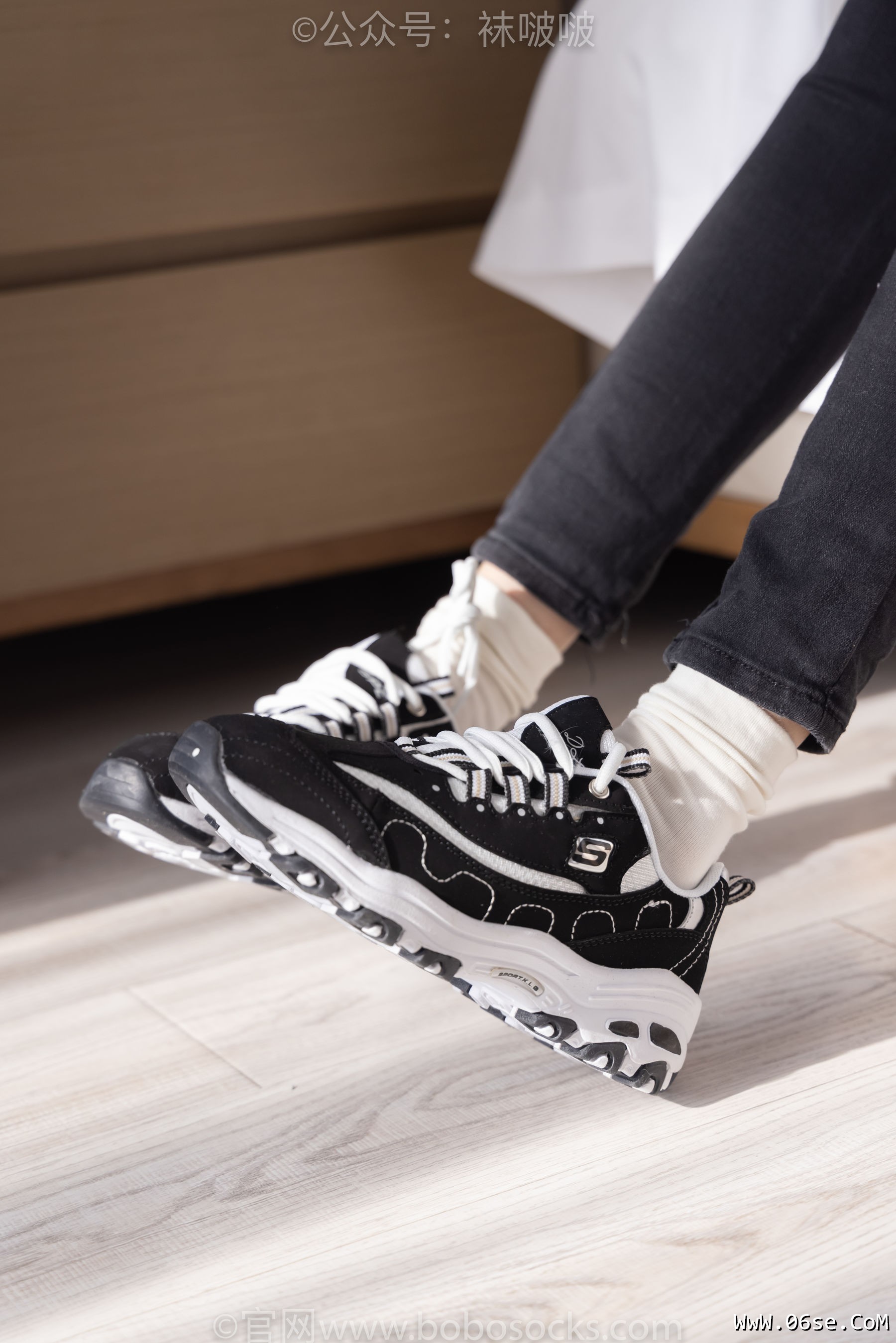 图片[15]-BoBoSocks袜啵啵 No.055 稚予-斯凯奇运动鞋、白棉袜、黑棉袜[139P]-六色网