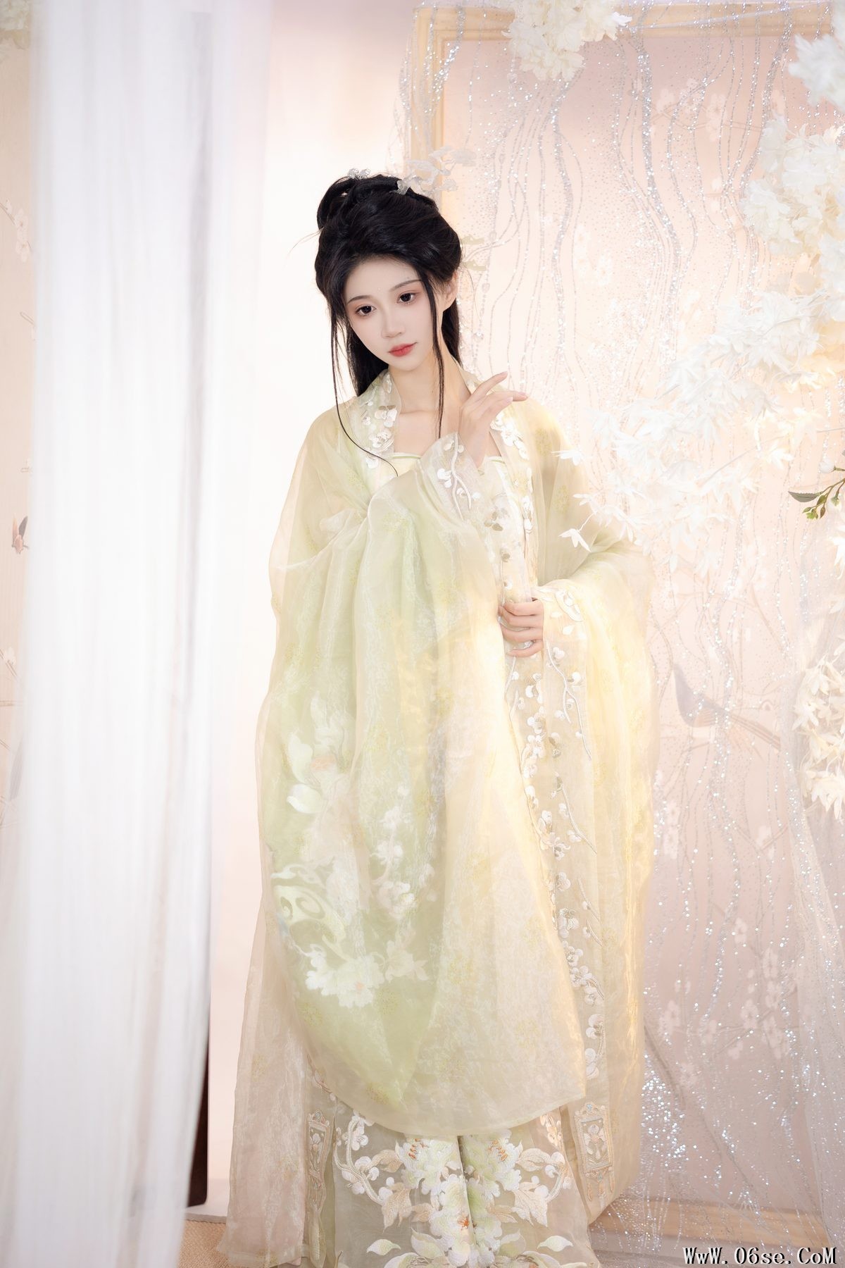 图片[23]-YiTuYu艺图语 Vol.4143 Qi Luo Sheng De Xiao Su Su[28P]-六色网