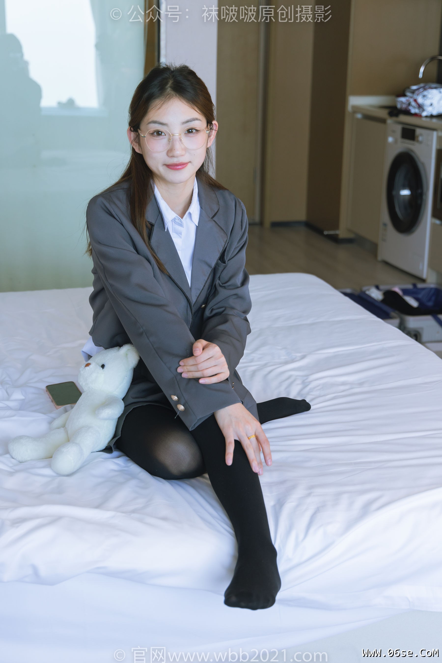图片[91]-BoBoSocks袜啵啵 No.315 小沫 -平底鞋、厚黑丝、模特穿鞋及丝袜踩玩偶小熊剧情[140P]-六色网