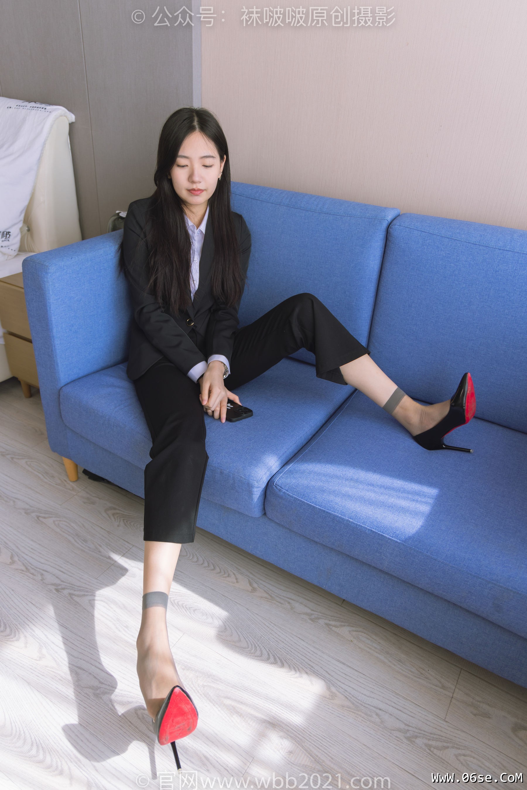 图片[227]-BoBoSocks袜啵啵 No.245 小甜豆 -高跟鞋、短灰丝、半蹲镜头较多[299P]-六色网