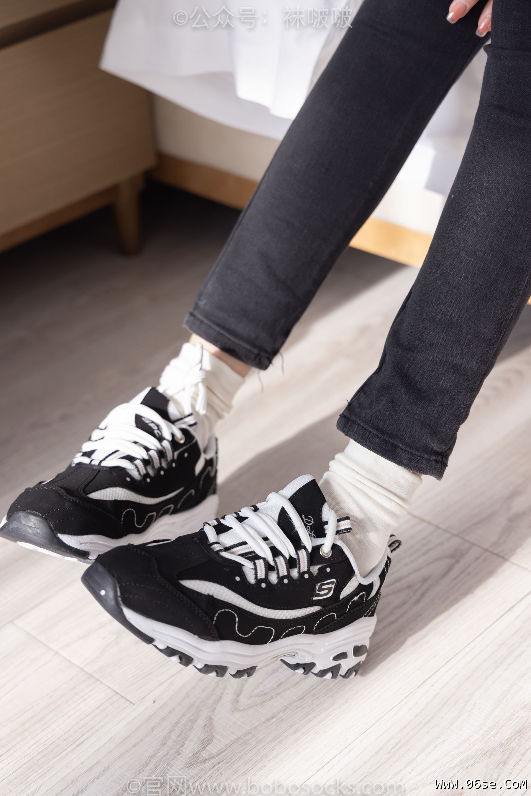 图片[14]-BoBoSocks袜啵啵 No.055 稚予-斯凯奇运动鞋、白棉袜、黑棉袜[139P]-六色网