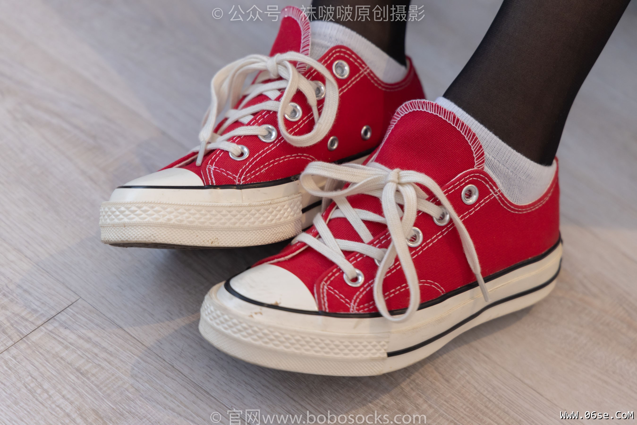 图片[93]-BoBoSocks袜啵啵 No.208 小沫 -红色匡威板鞋、短筒白棉袜、黑丝[146P]-六色网