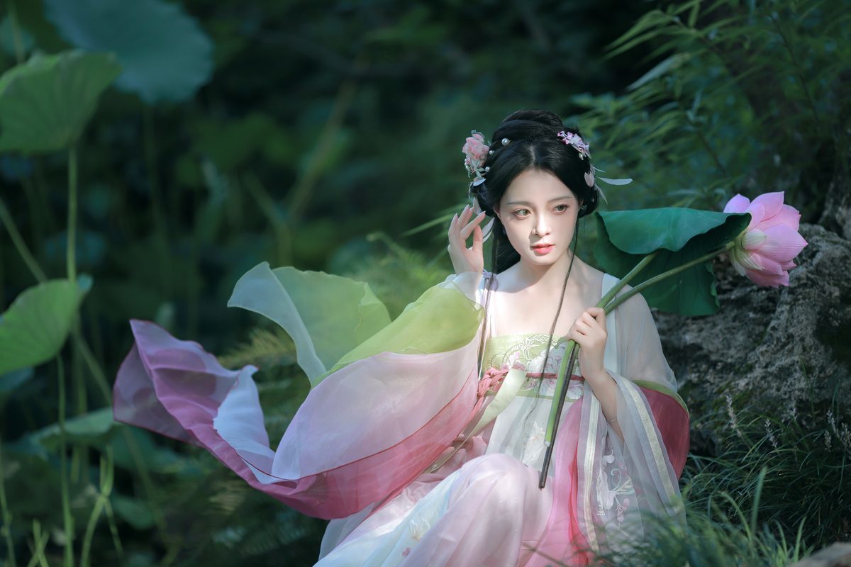 图片[5]-YiTuYu艺图语 Vol.5240 Nu Li Hua Zhuang De Sui Sui[23P]-六色网