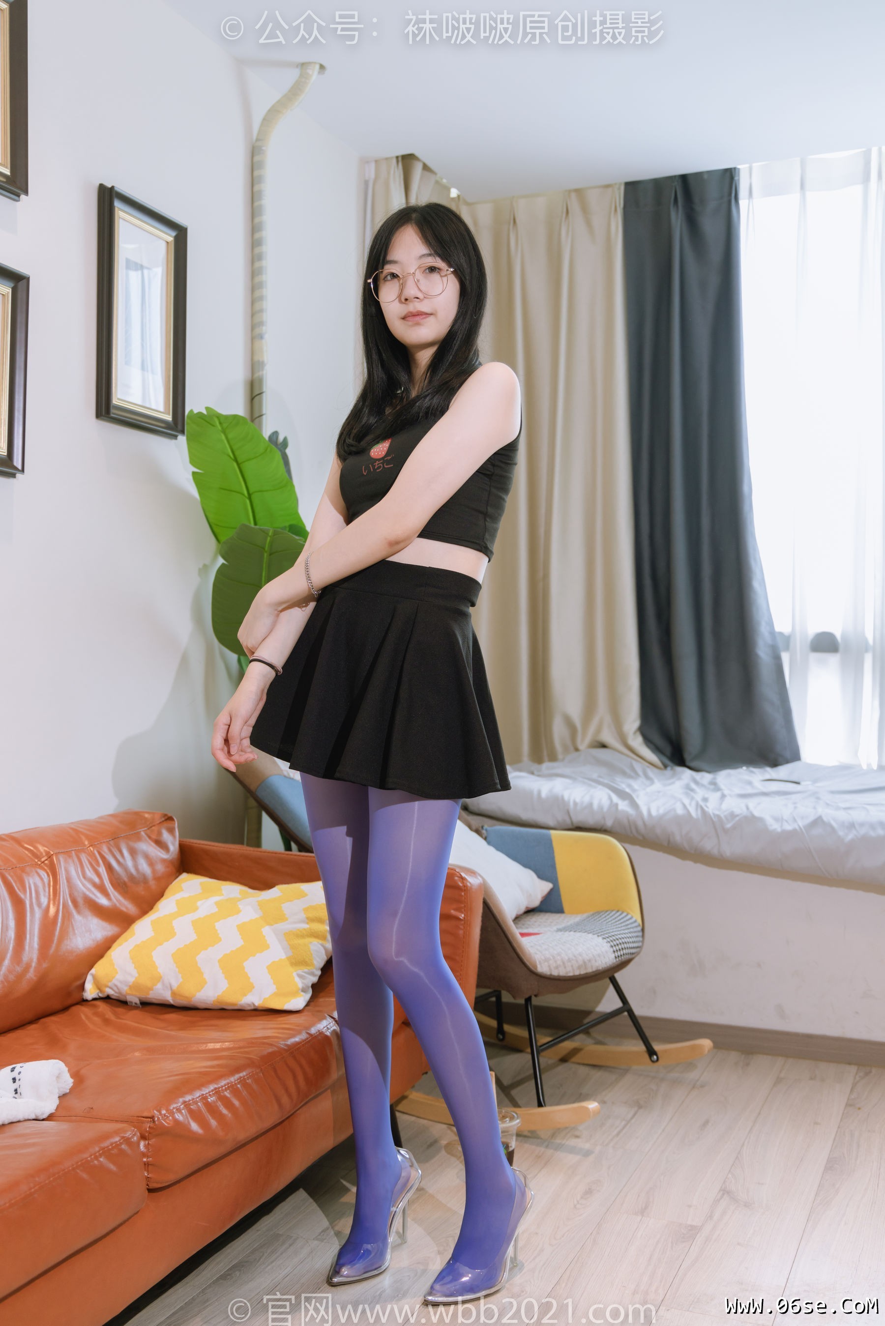 图片[2]-BoBoSocks袜啵啵 No.396 小甜豆 -两双高跟鞋、油亮黑丝、油亮蓝丝[140P]-六色网