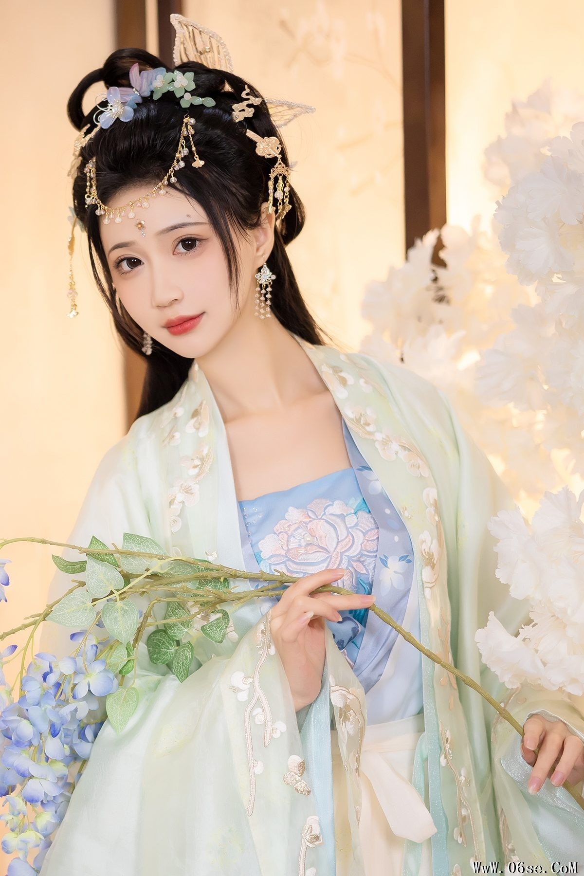 YiTuYu艺图语 Vol.3445 Qi Luo Sheng De Xiao Su Su[27P]-六色网