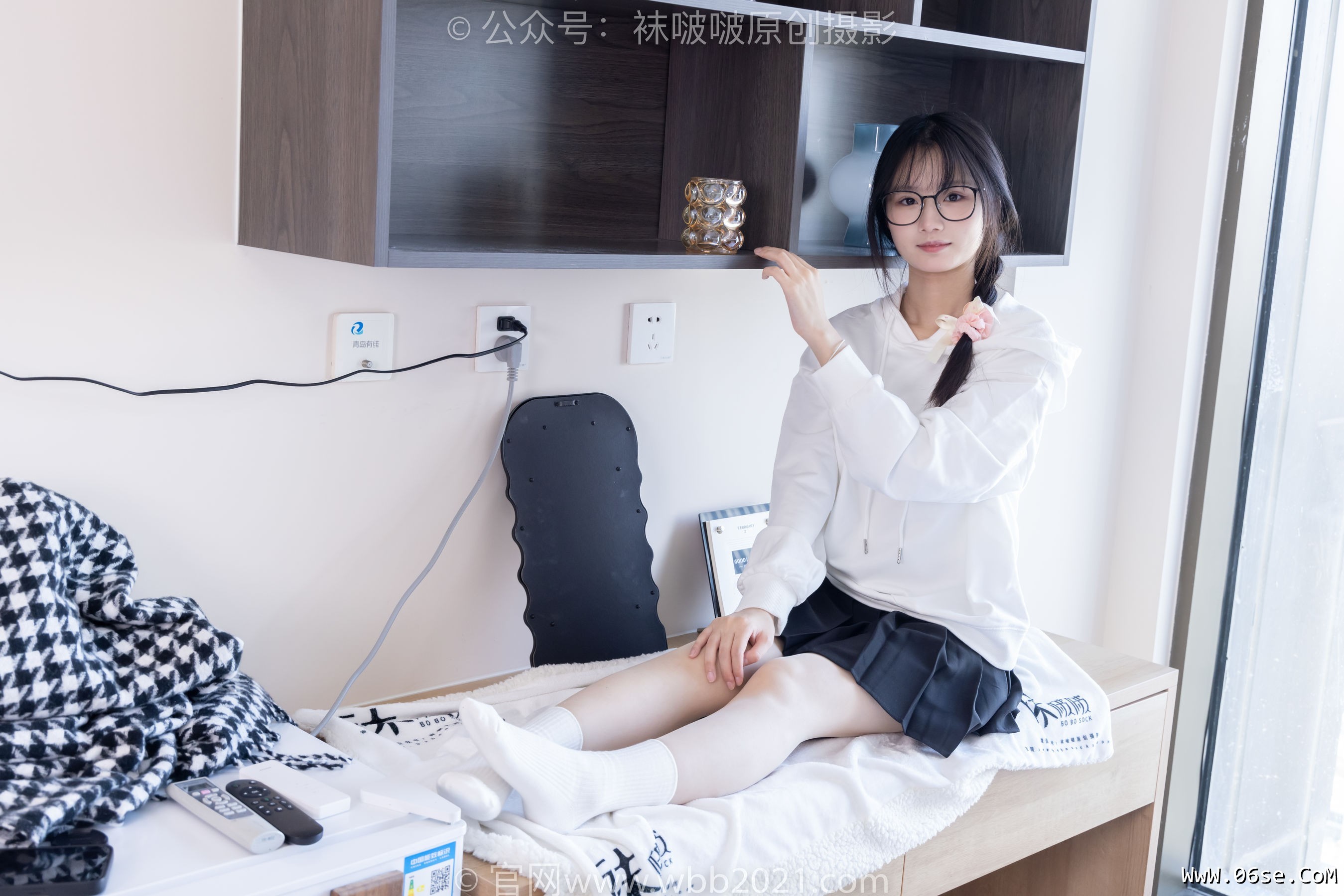 图片[113]-BoBoSocks袜啵啵 No.368 甜甜圈 -运动鞋、白棉袜、油亮肉丝[160P]-六色网